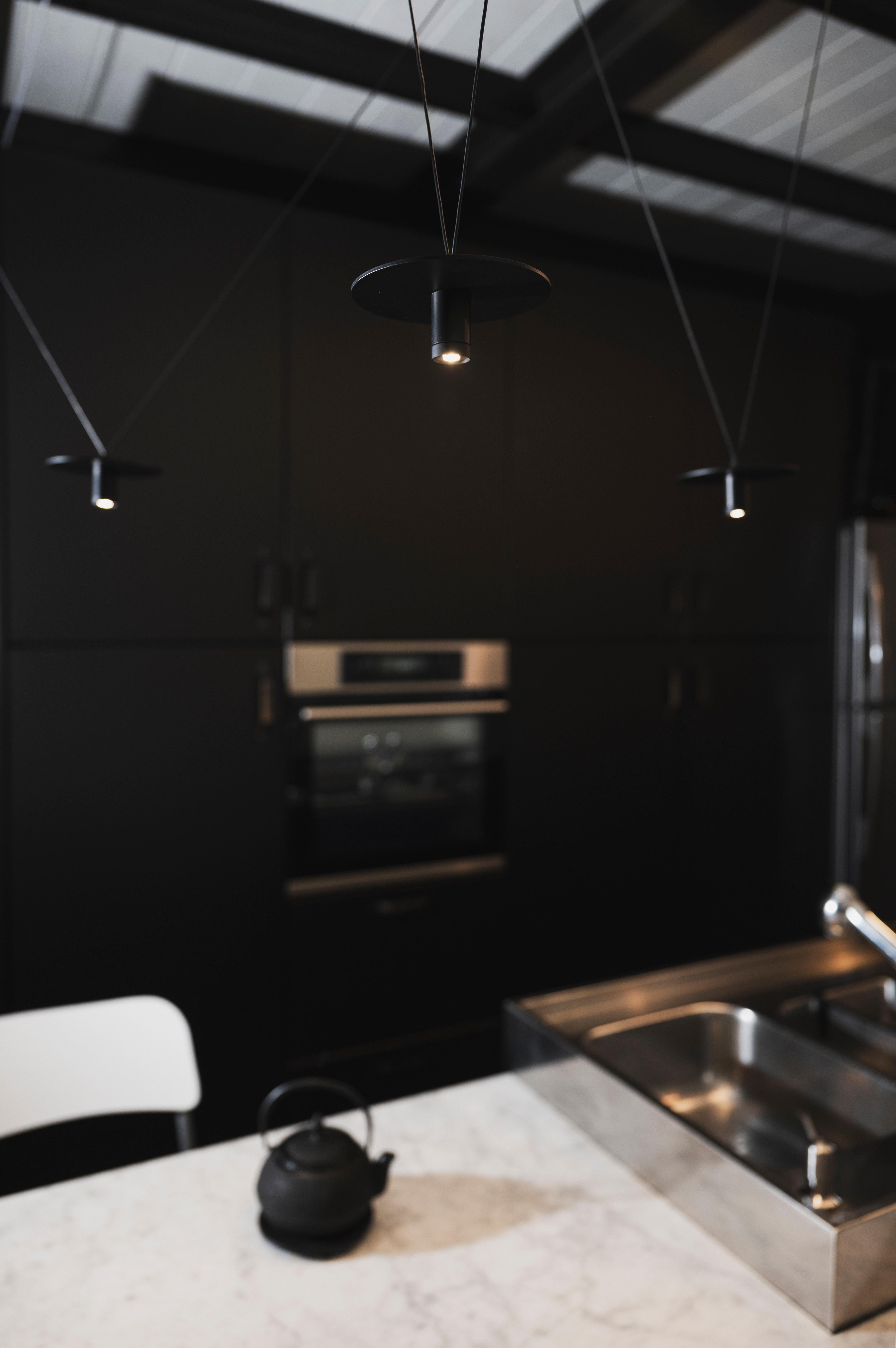 European Lampadario nero minimal 4 luci personalizzabili con luce puntuale in vendita