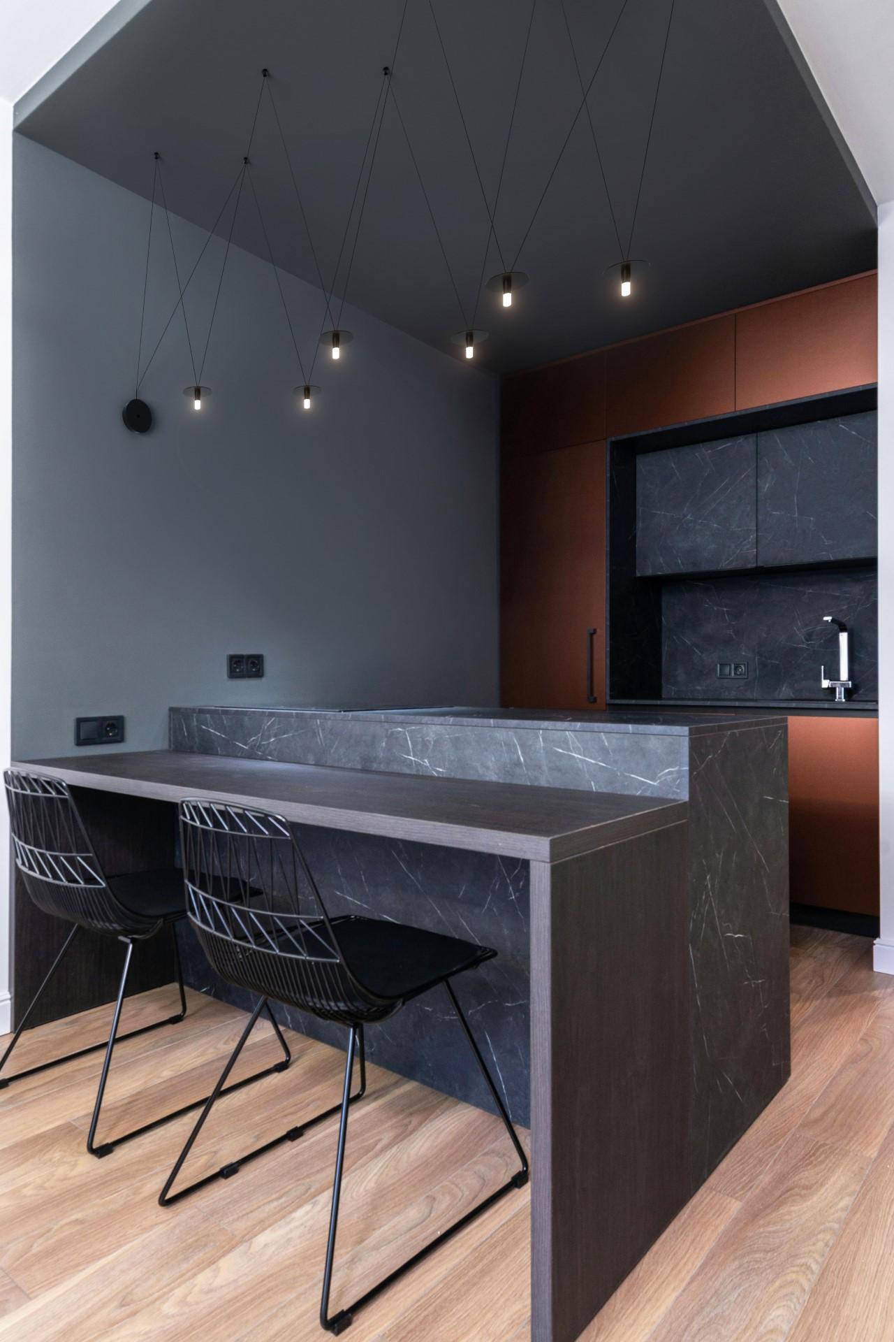 Lampadario nero minimal a 6 luci personalizzabili con diffusori per luce morbida In condizioni Nuovo in vendita a Frossasco, IT