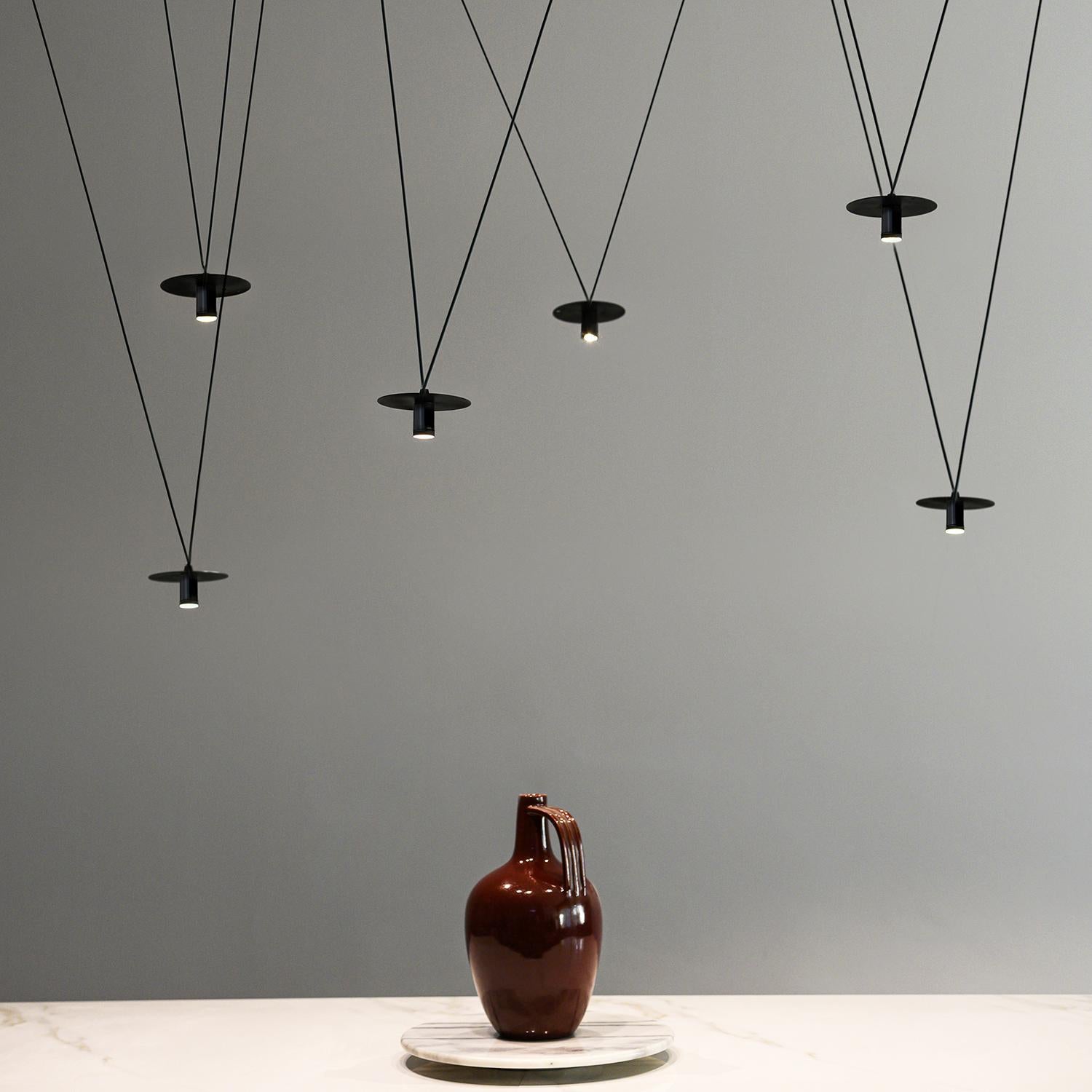 Minimalismo Lampadario nero minimal a 6 luci personalizzabili con luce puntuale in vendita