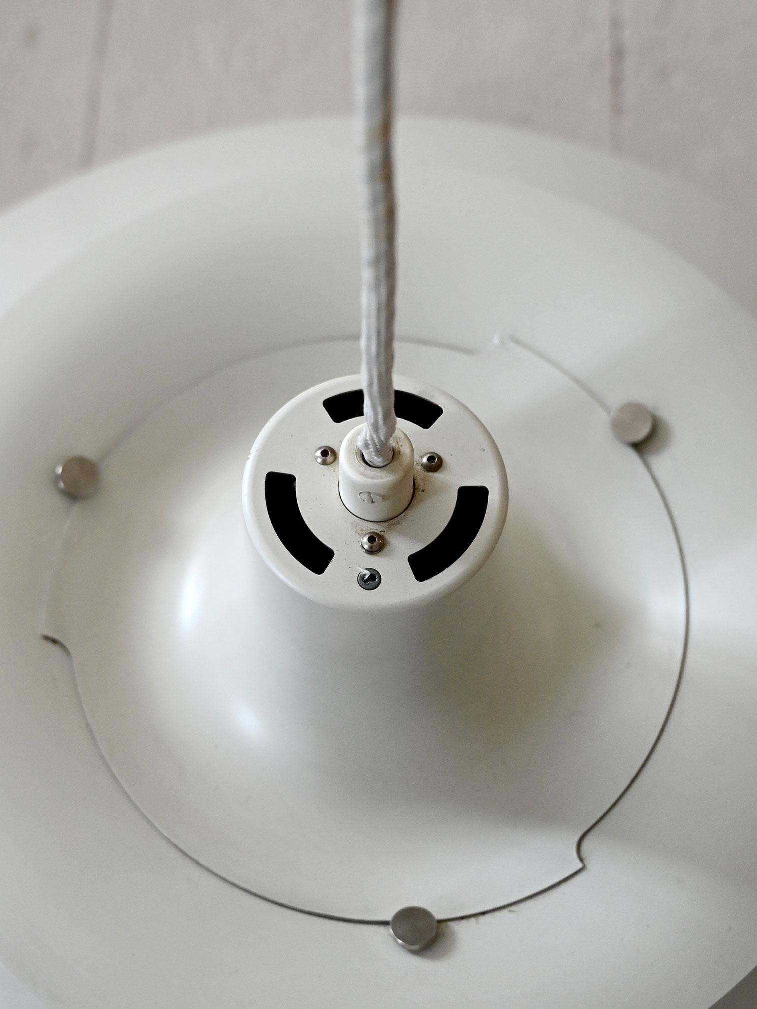 Lámpara PH 5 blanca de Poul Henningsen en Bueno estado para la venta en Brescia, IT