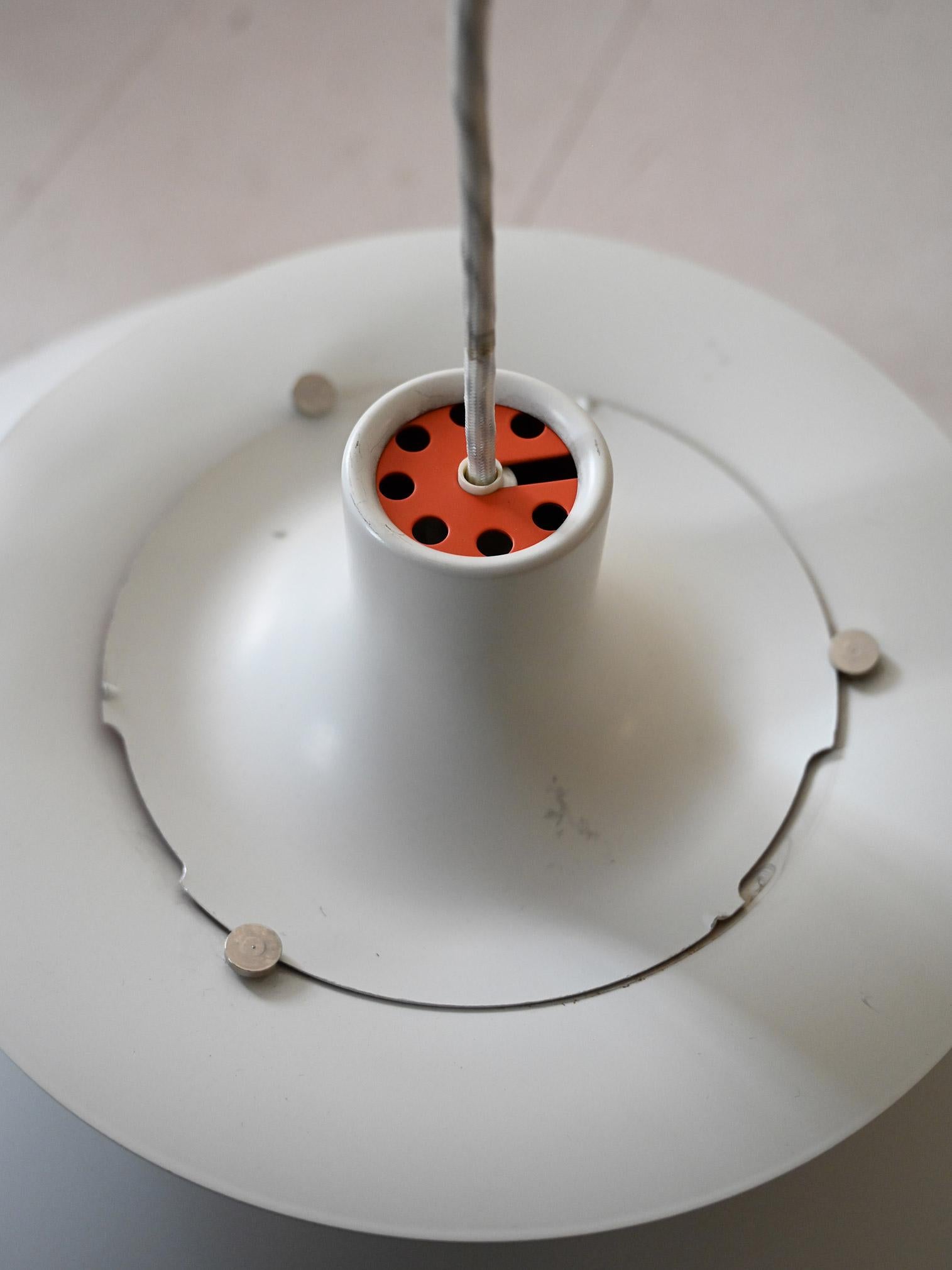 Lámpara PH 5 blanca de Poul Henningsen en Bueno estado para la venta en Brescia, IT