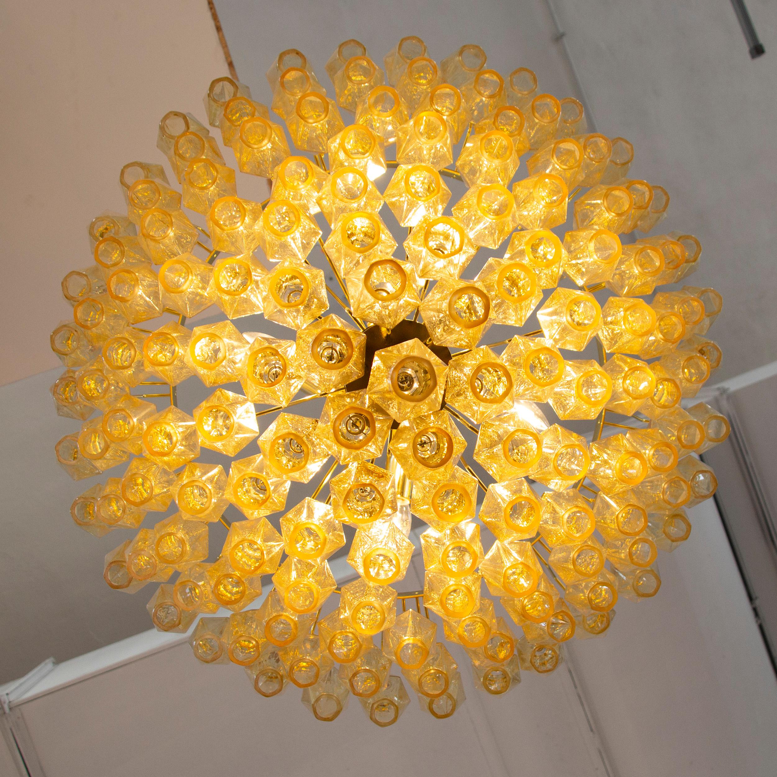 Blown Glass Lampadario poliedri giallo in vetro di Murano ispirato al mid-century italiano For Sale
