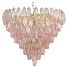 Lampadario poliedri rosa in vetro di Murano ispirato al mid-century italiano