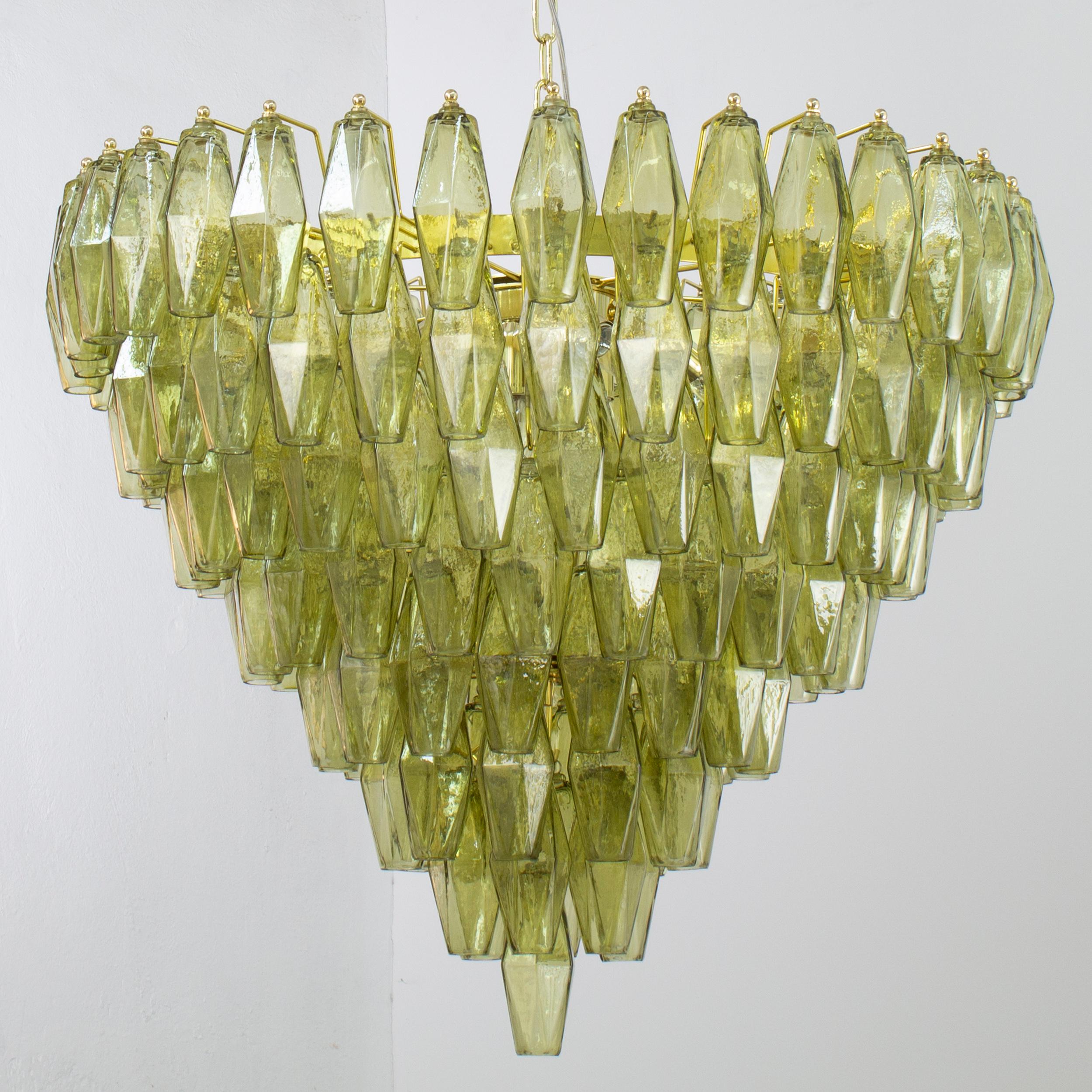 Contemporary Lampadario poliedri verde in vetro di Murano ispirato al mid-century italiano For Sale