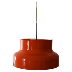 Lampadario rosso “Bumlingen” di Anders Pehrson