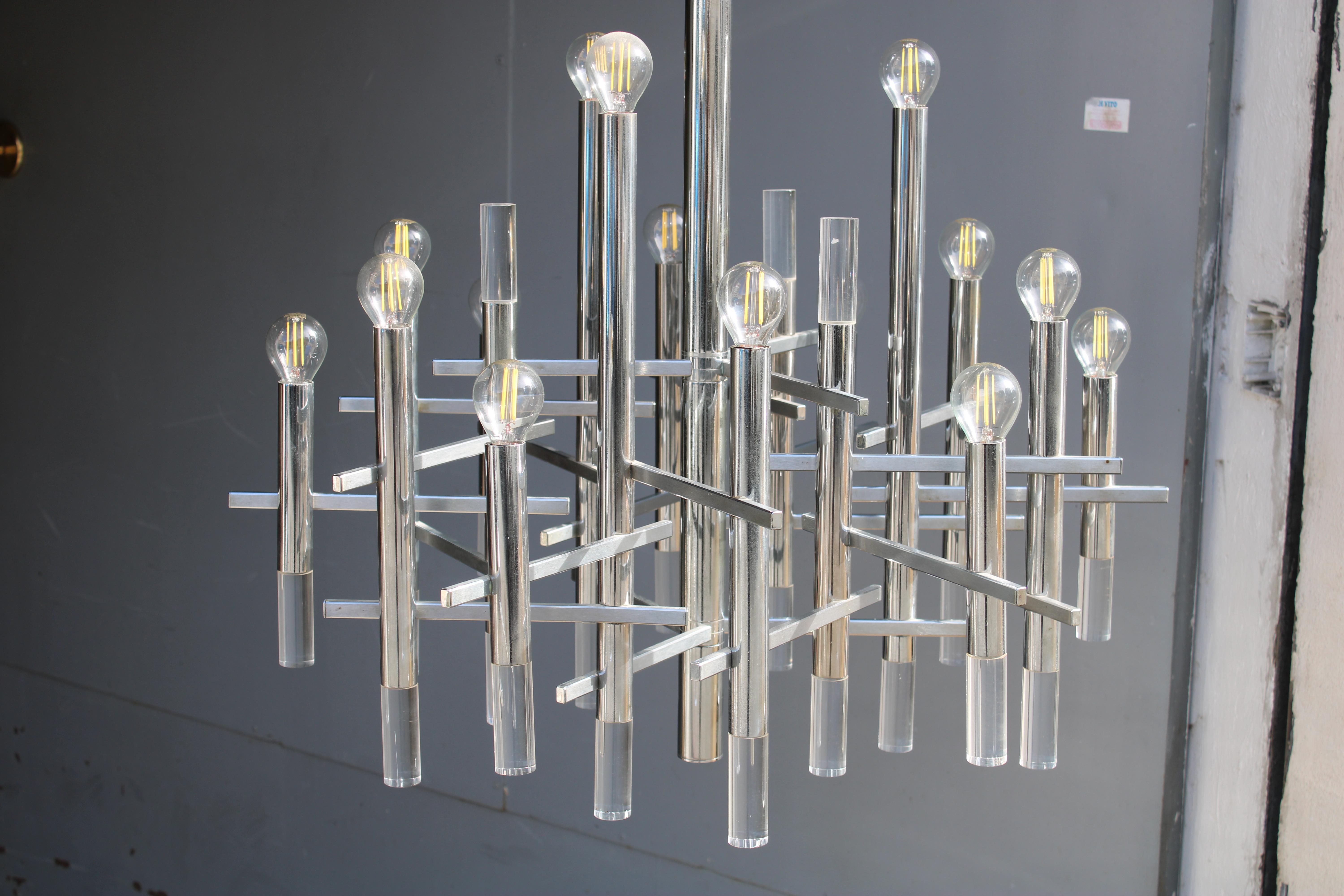 Lampadario Sciolari in Acciaio e Plexiglass 1970 Italia Minimalista Design Italiano en venta