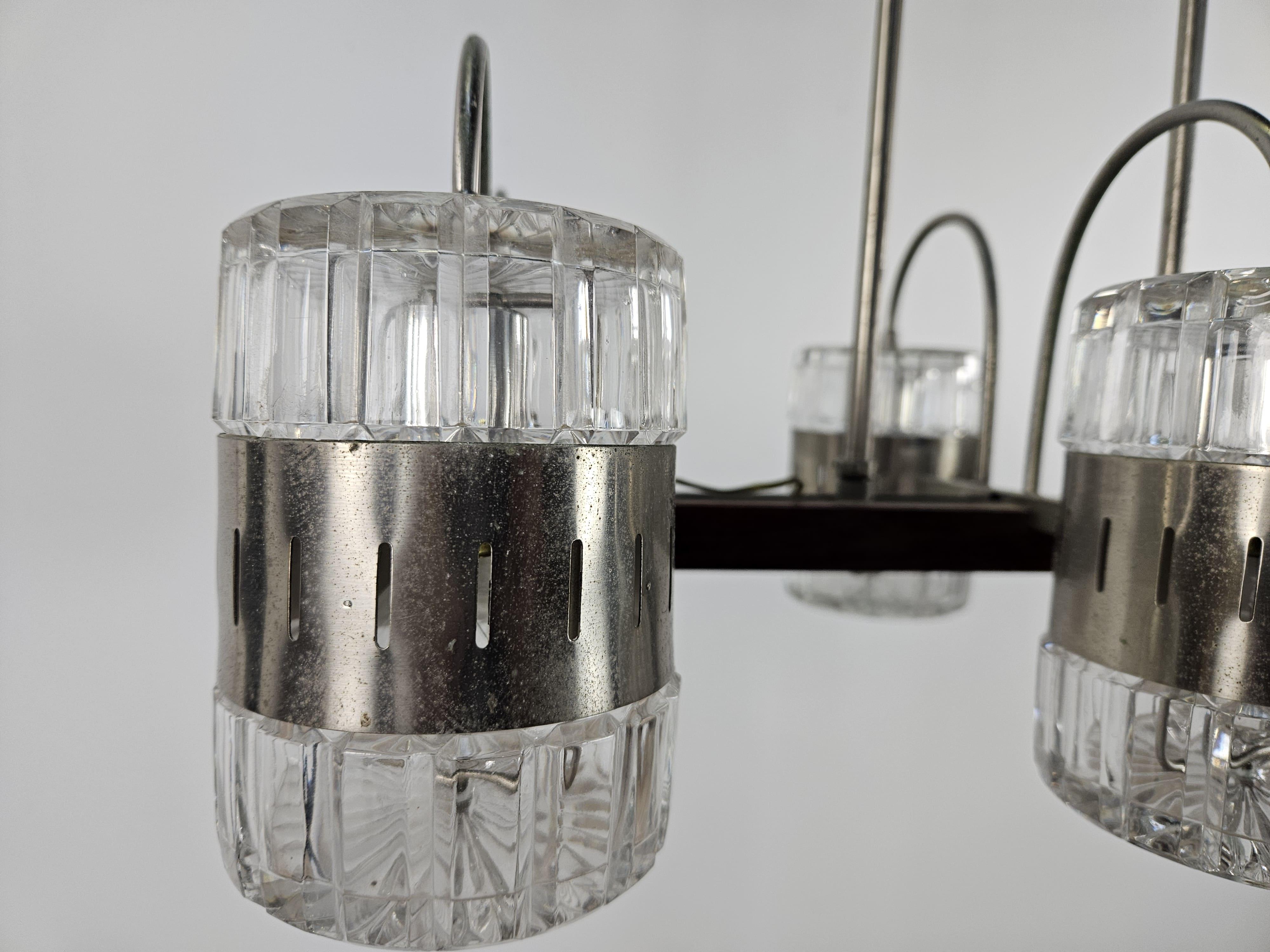 Vintage six-point chandelier in Murano glass and metal, 1970s In Good Condition For Sale In Premariacco, IT