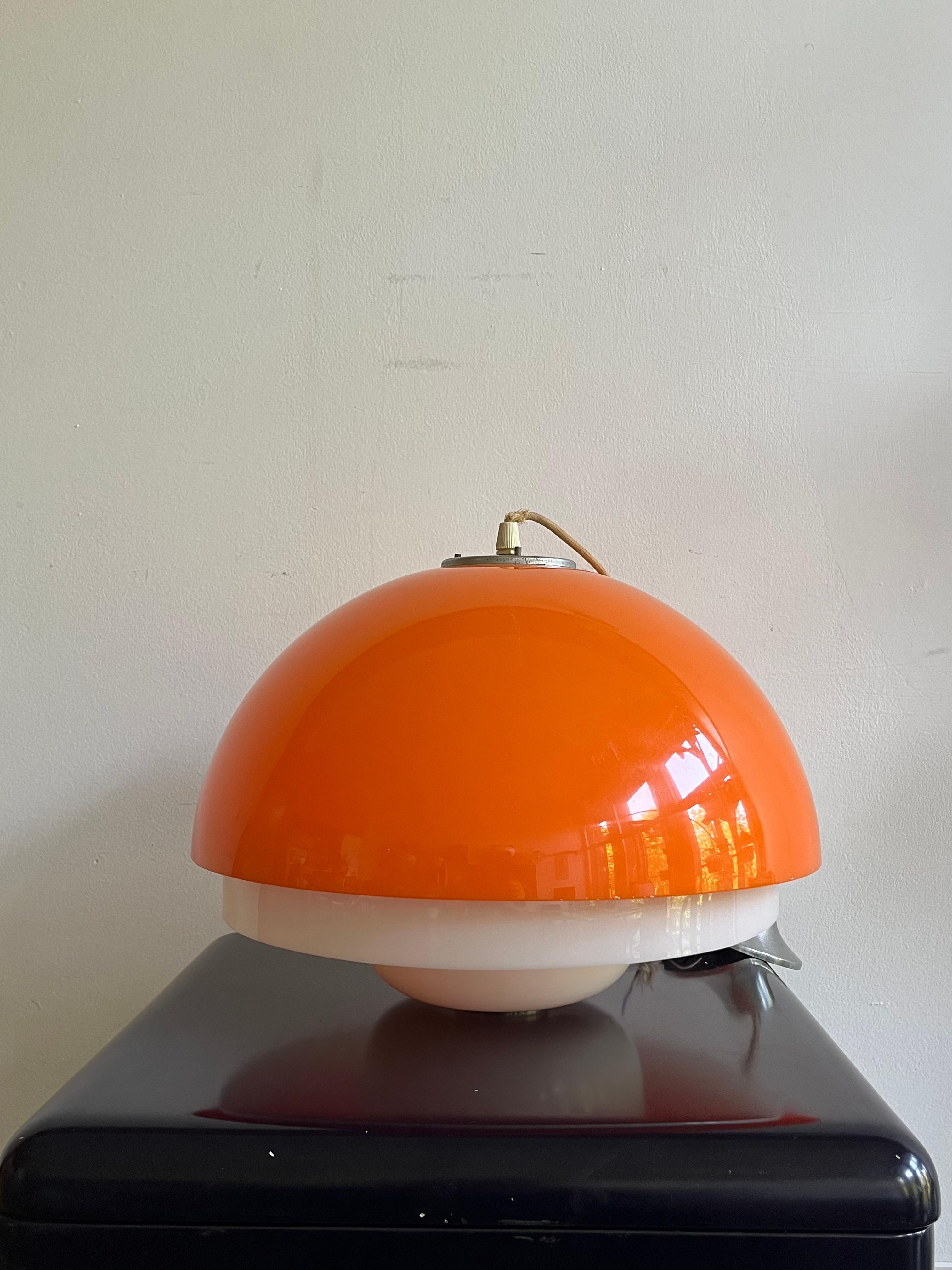 Guzzini/Meblo 1970s orange plastic space age chandelier  In Good Condition For Sale In Milano, IT