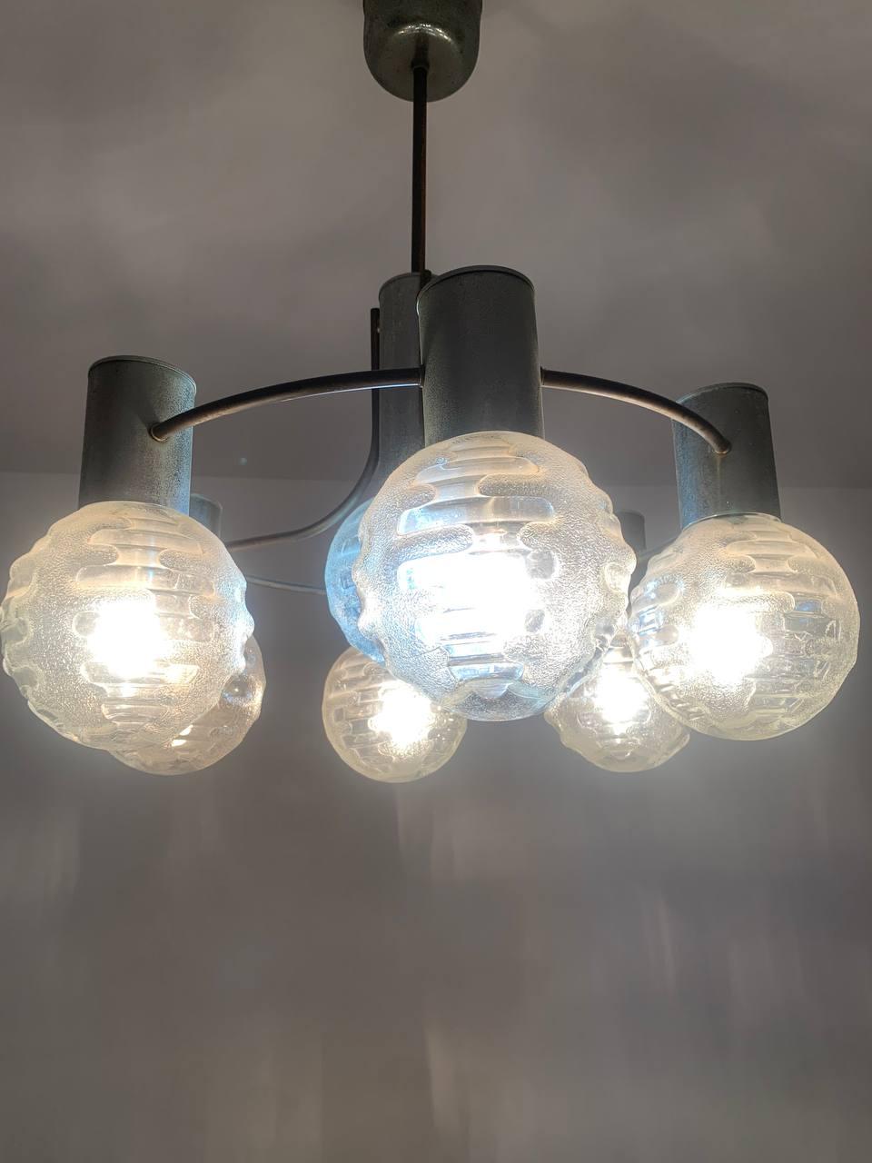 Sputnik chandelier by Richard Essig.
 Space-age pendant lamp,
 Atomic Age lamp, designer lamp, vintage orbital ceiling light, made in Germany 1970s.
Good condition found with some temporal wear in the brass.
In working order 