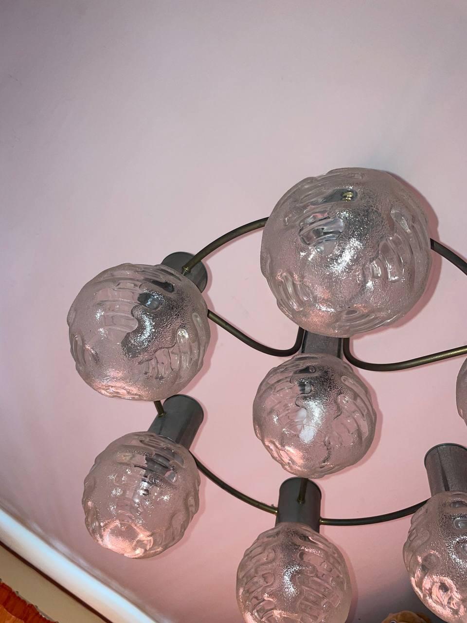 Sputnik oval space age 1970 chandelier In Good Condition For Sale In Palermo, IT