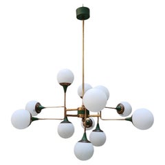 Lampadario Stilnovo 12 Luci - Ottone e Vetro Opalino - Italia - Anni ’50
