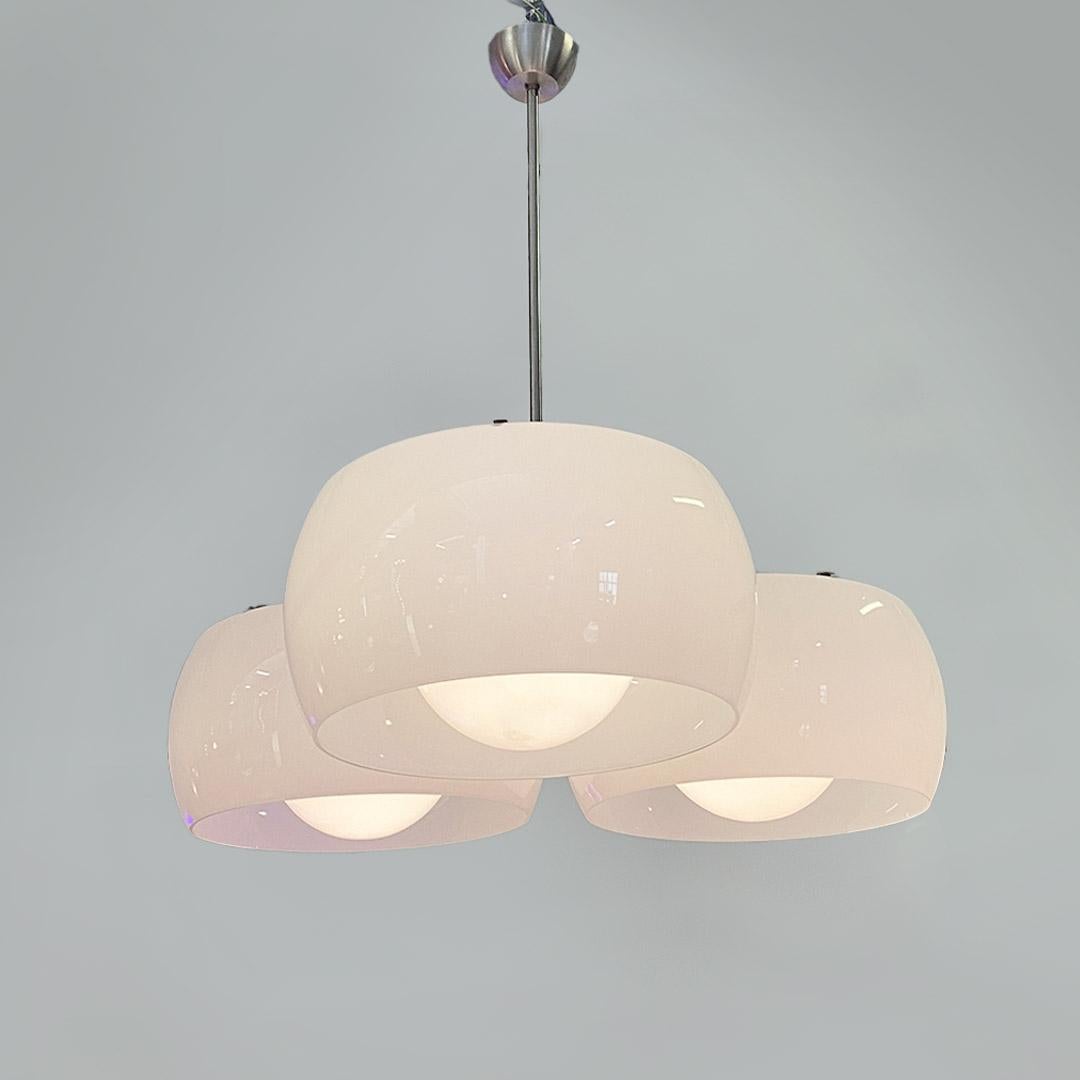 Italian-made, modern chandelier, Triclinio model, in glass and nickel-plated brass, produced by Vico Magistretti for Artemide, ca. 1960.
Triclinio model ceiling lamp or chandelier, with a structure consisting of three lights with a rounded