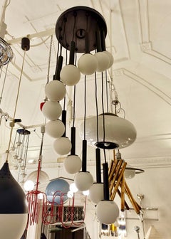 Röhrenförmiger 12-Licht-Kaskaden-Kronleuchter, Italien 1970er
