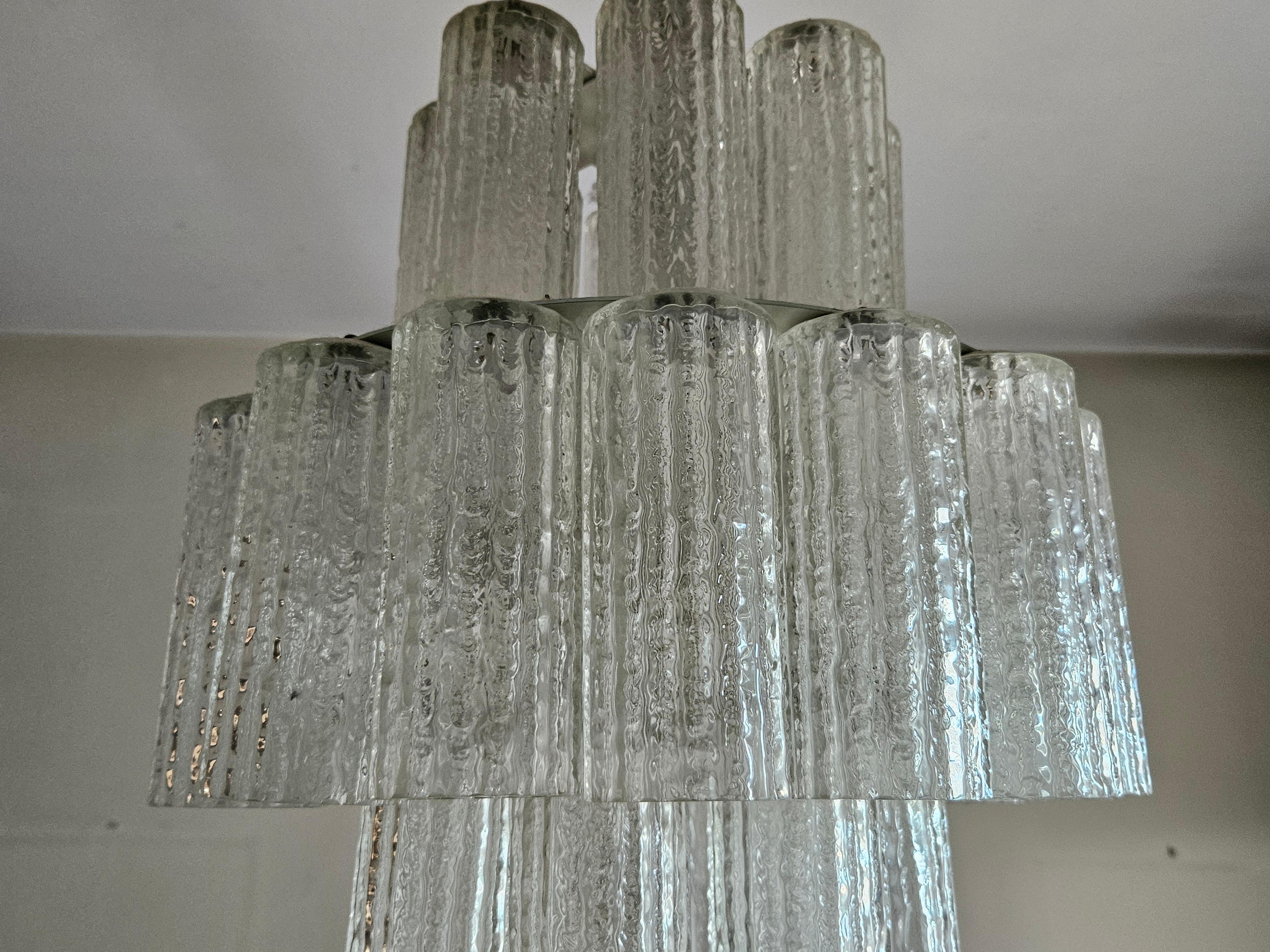 1970s Murano glass tubular chandelier In Good Condition For Sale In Premariacco, IT