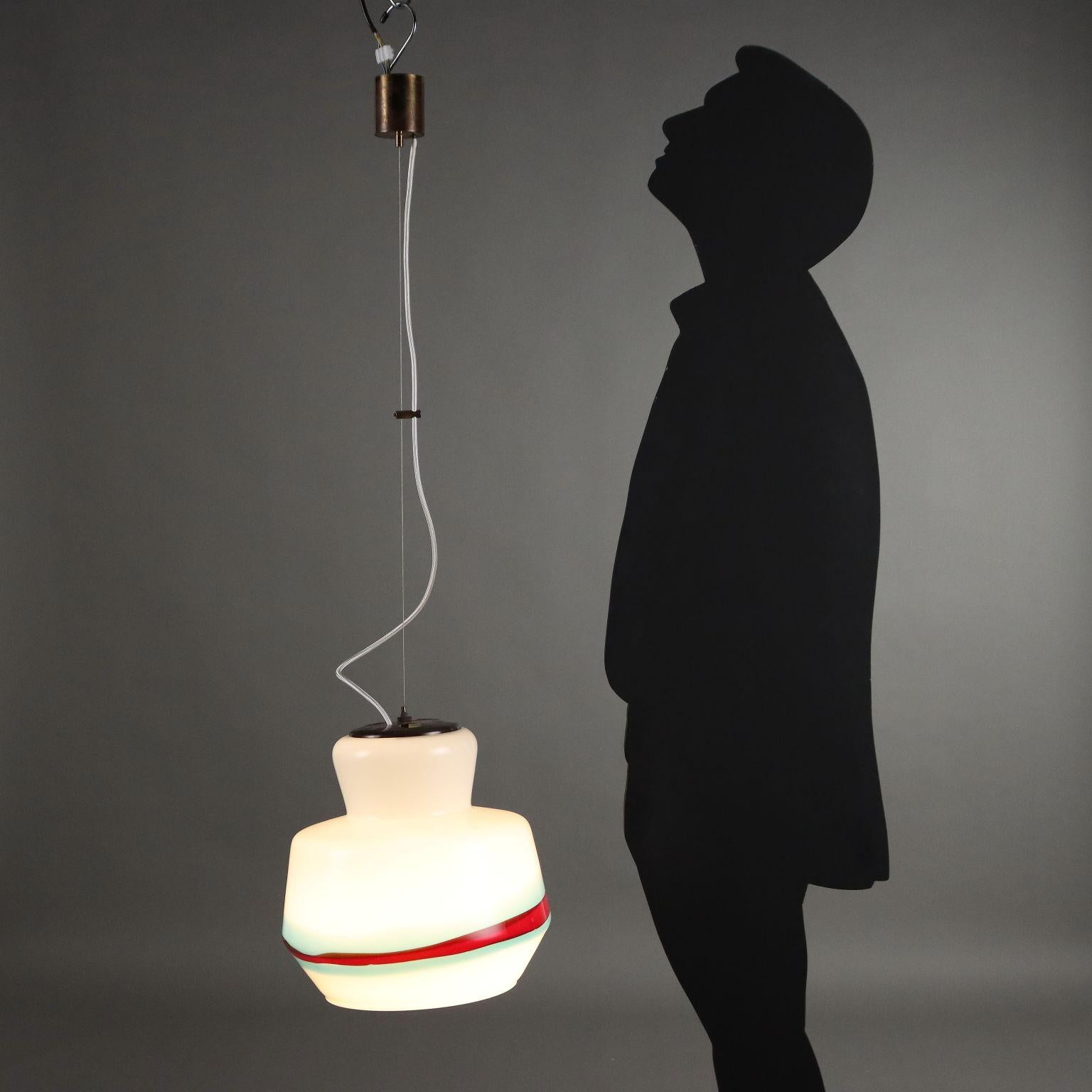 Mid-Century moderno Lampadario un vetro soffiato bianco Anni 60 in vendita