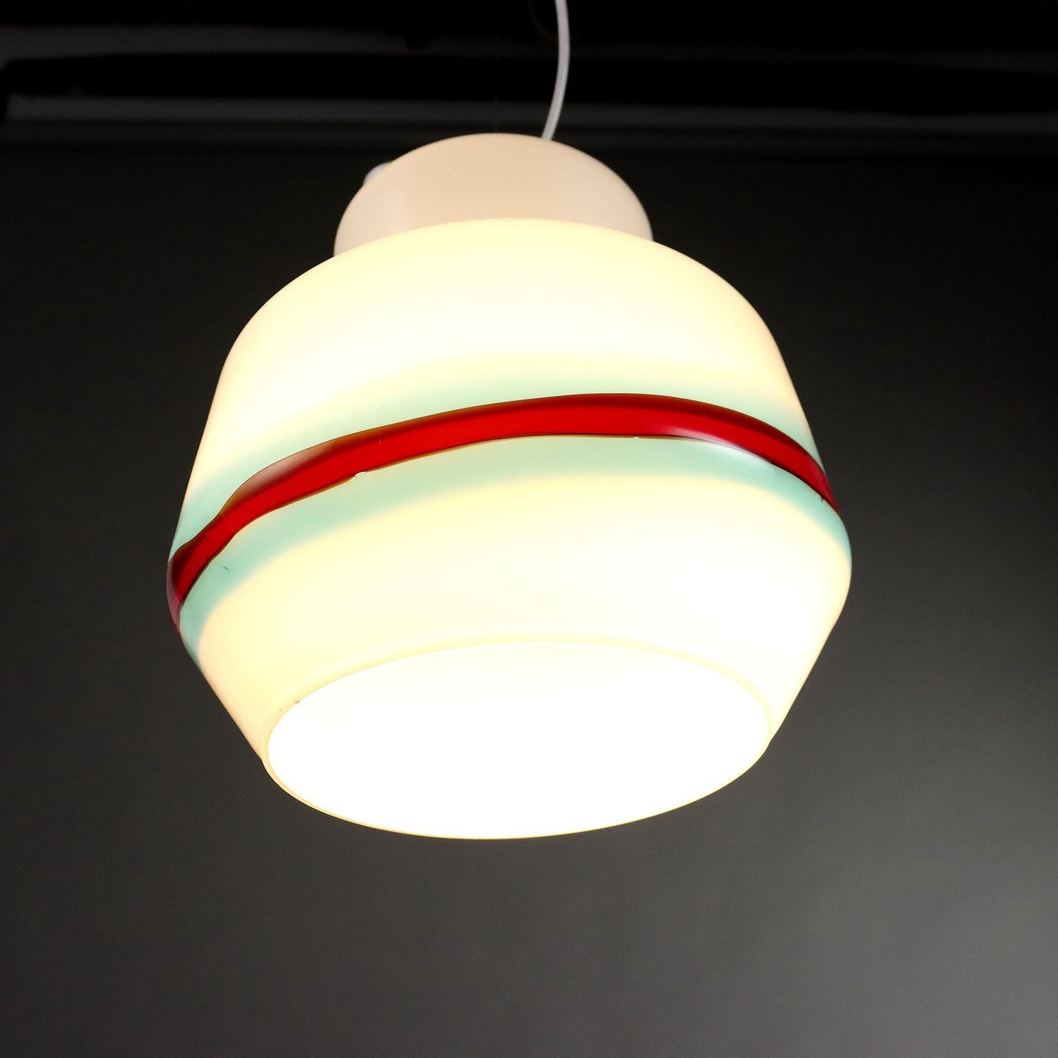 Mid-20th Century Lampadario un vetro soffiato bianco Anni 60 in vendita