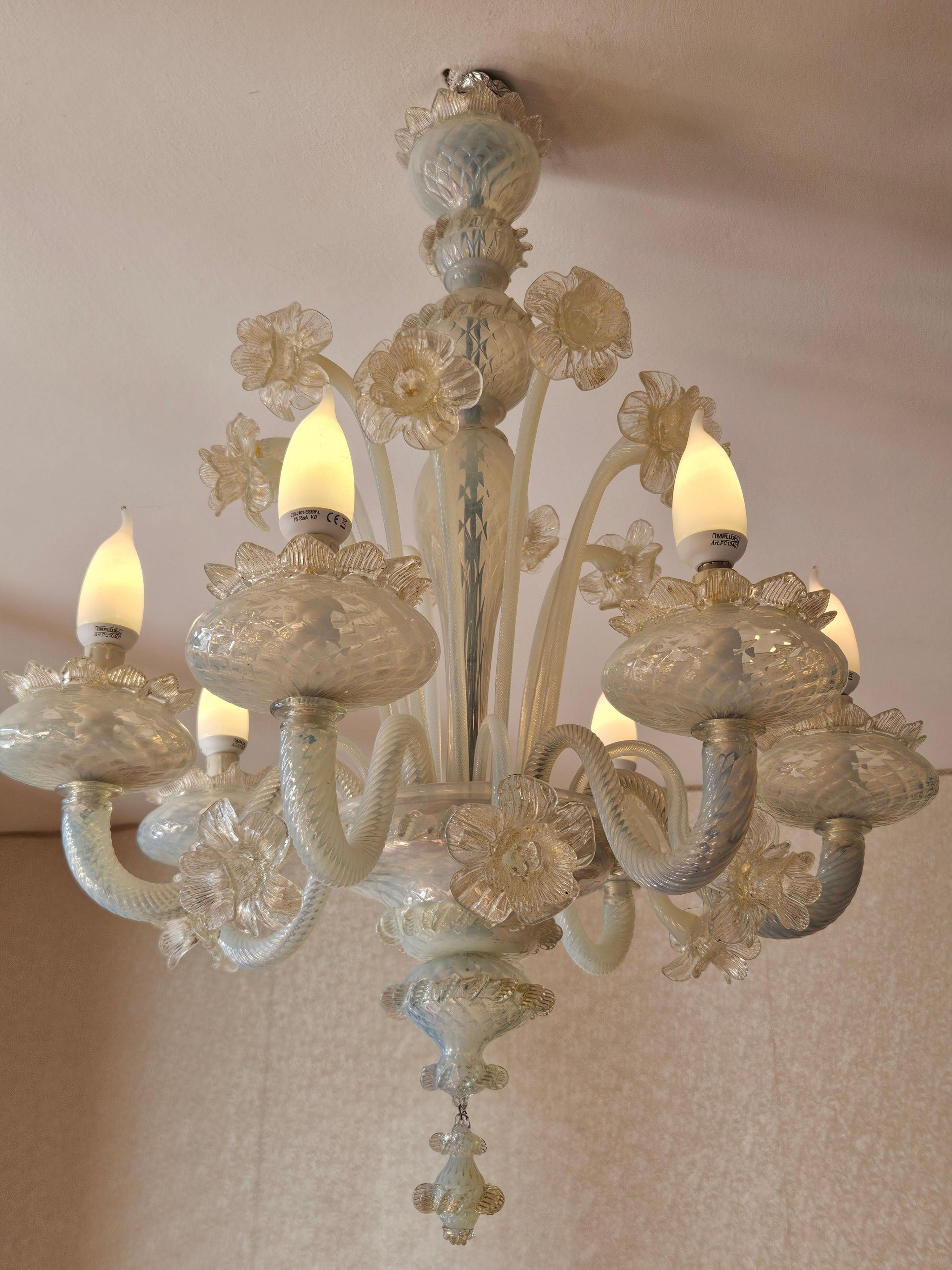 Venetian Murano glass chandelier decorated with flowers and with six points of light For Sale 11