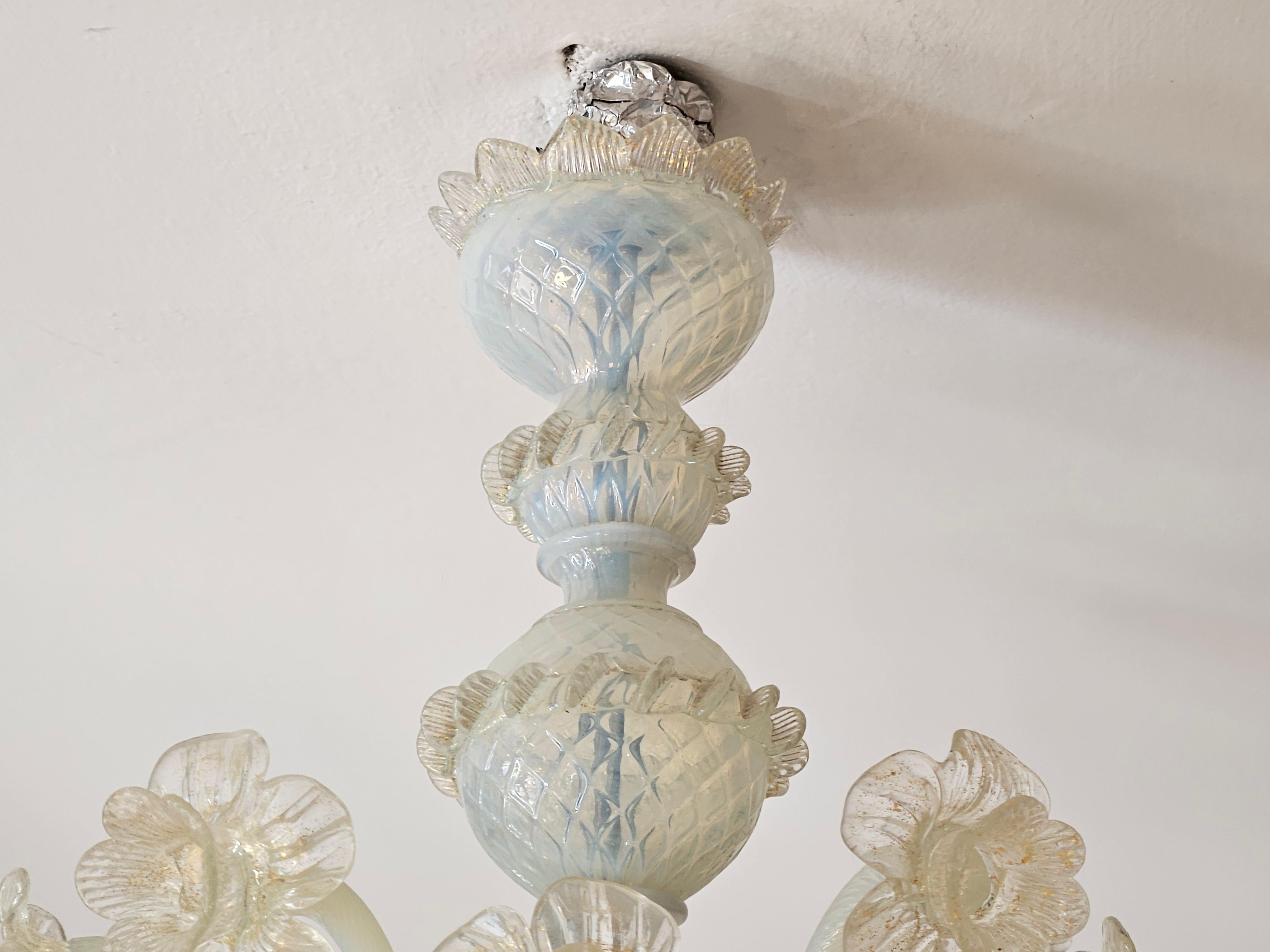 Elegant and fine Murano glass chandelier with six light points and several floral-themed decorations.

Very distinctive, suitable for classy and design environments.

Bulbs not included..
