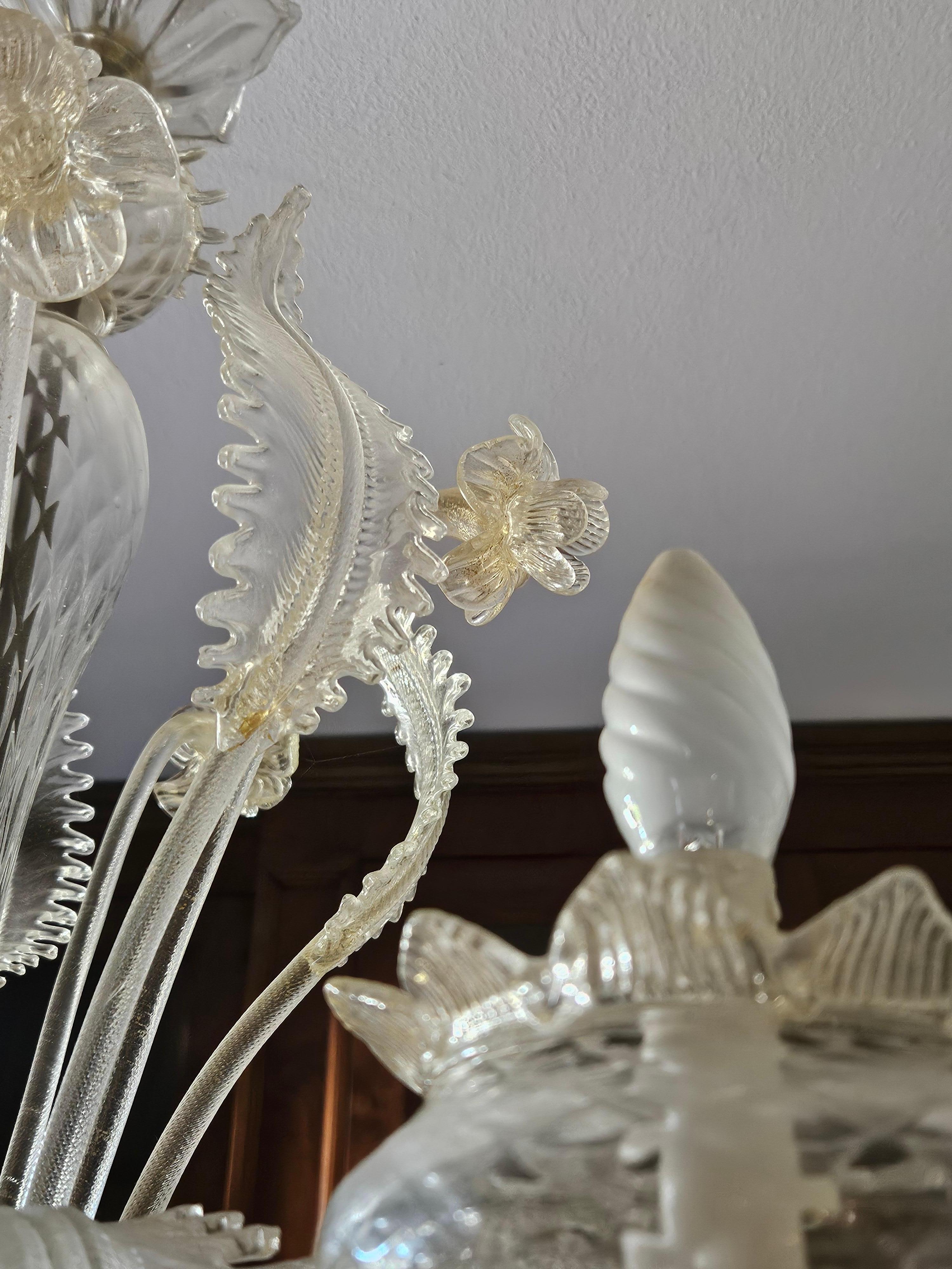 Venetian chandelier in transparent and shaded Murano glass 1970s For Sale 3