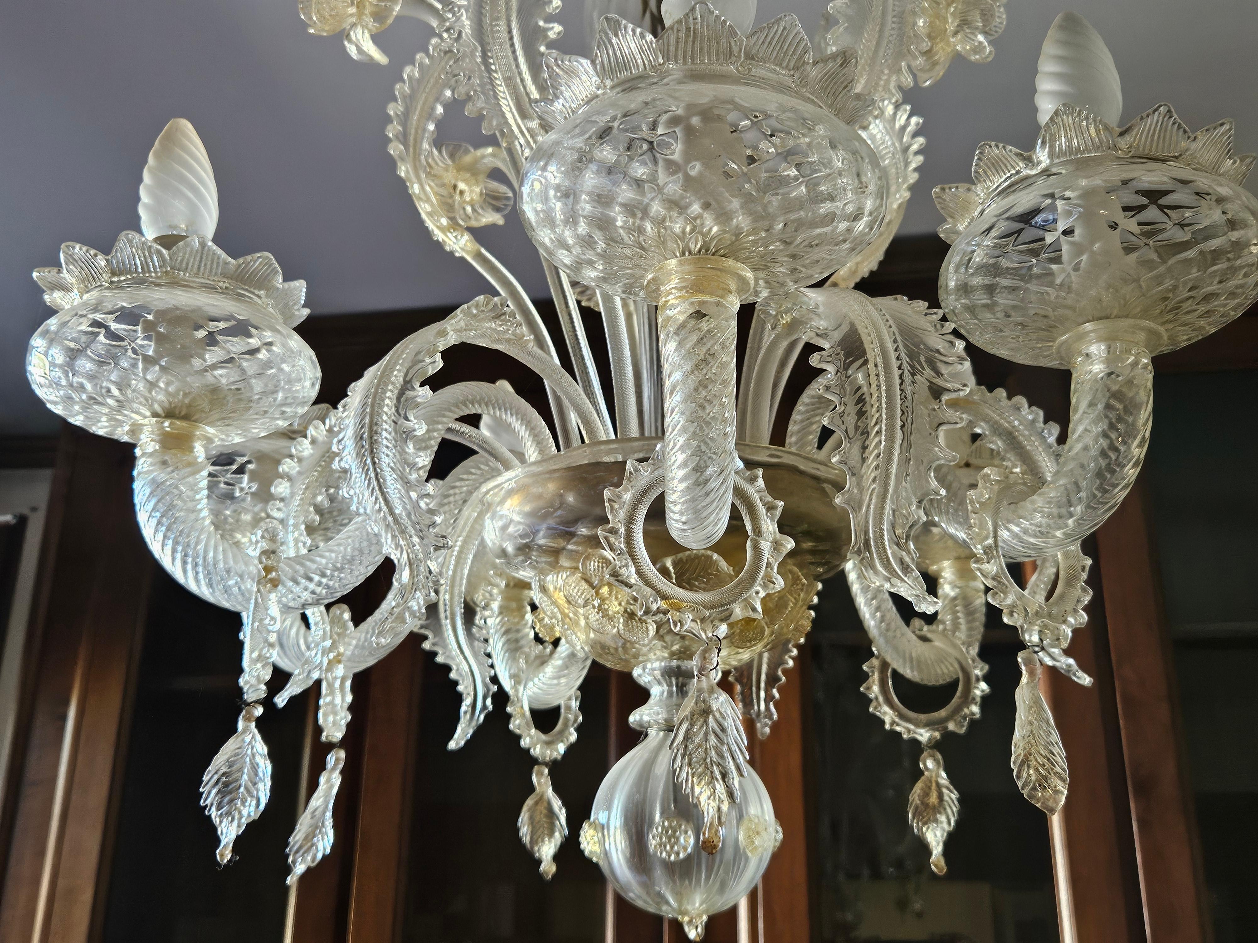 Venetian chandelier in transparent and shaded Murano glass 1970s For Sale 5