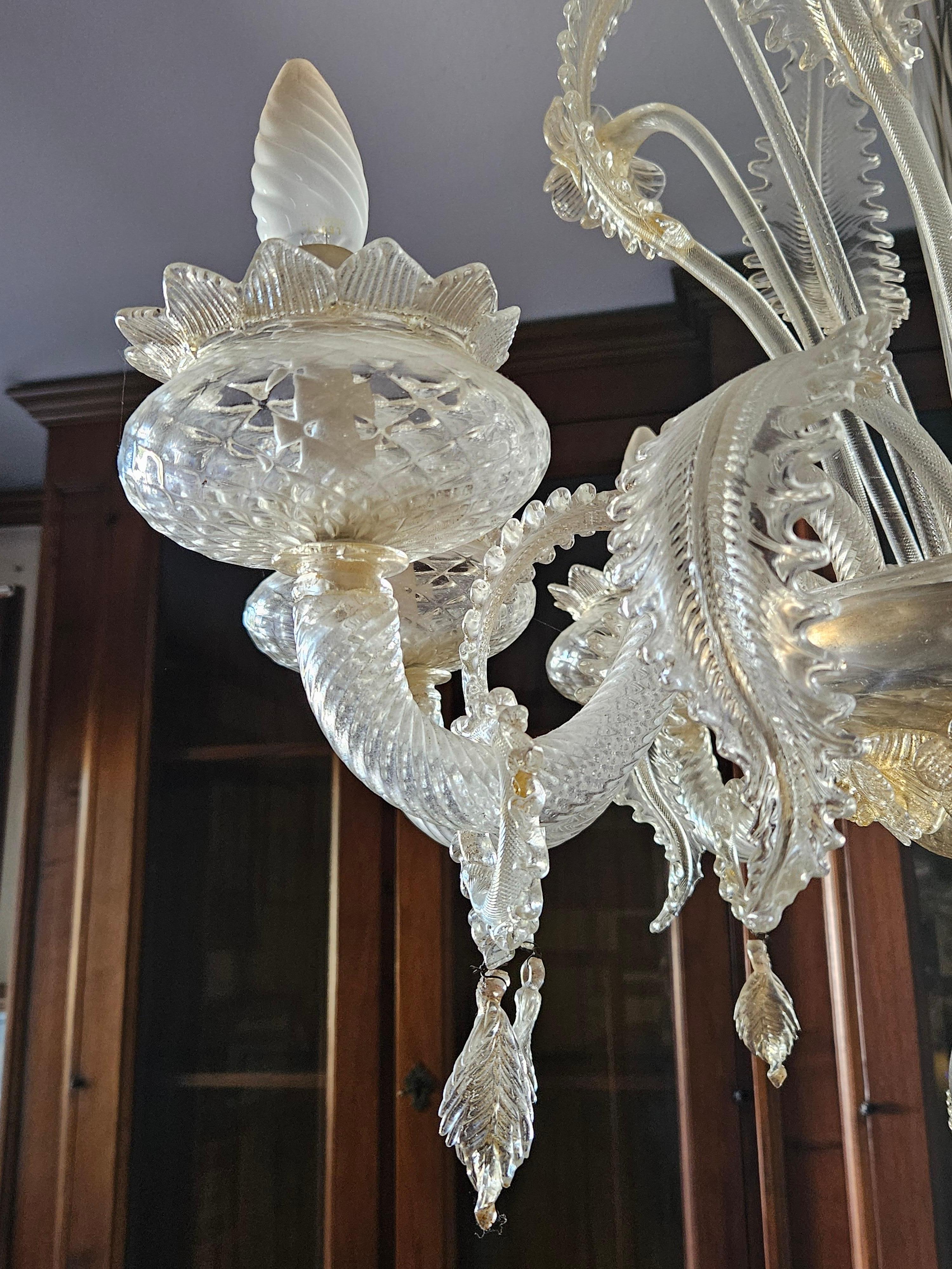 Venetian chandelier in transparent and shaded Murano glass 1970s For Sale 6