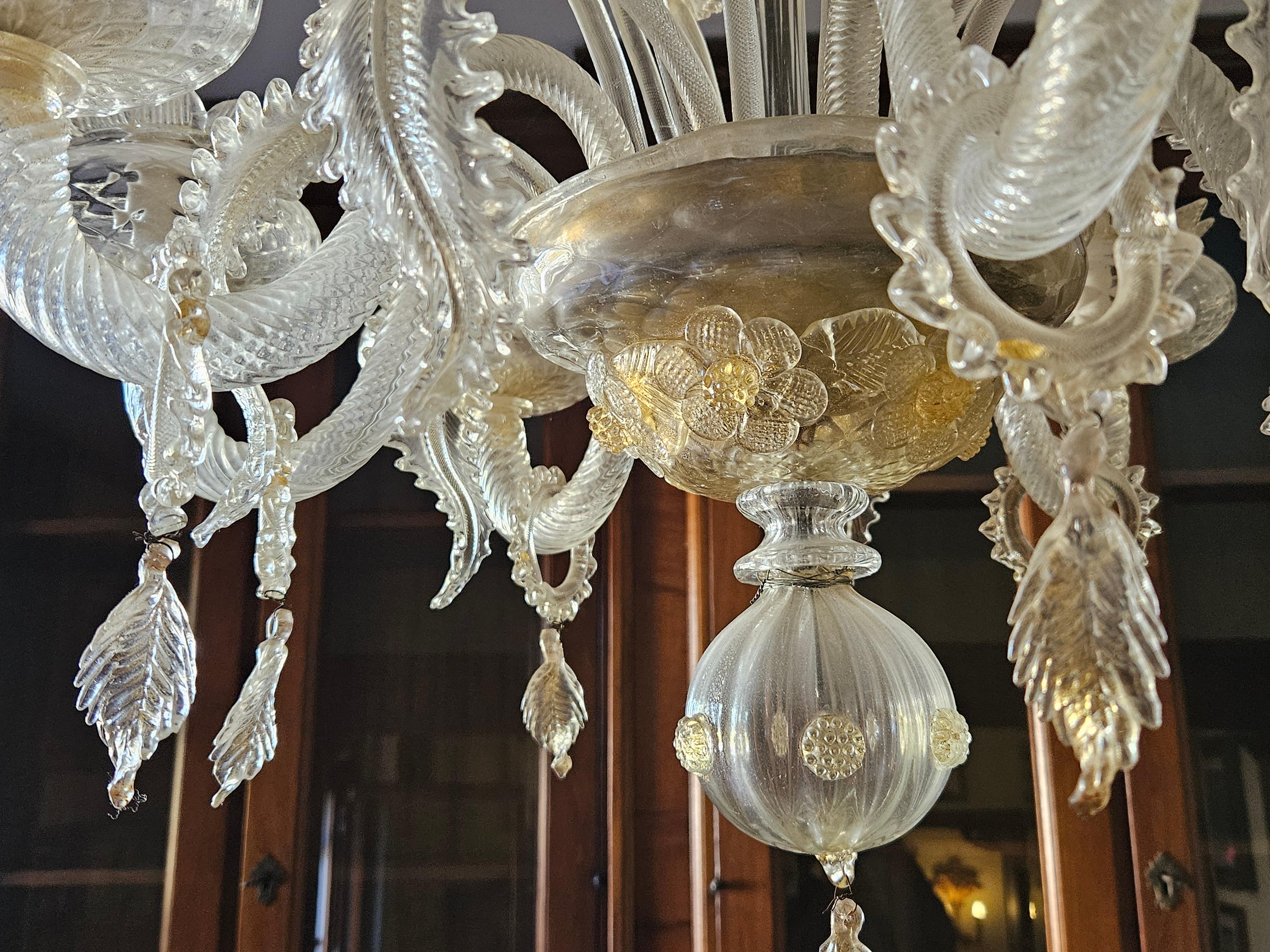 Venetian chandelier in transparent and shaded Murano glass 1970s For Sale 7