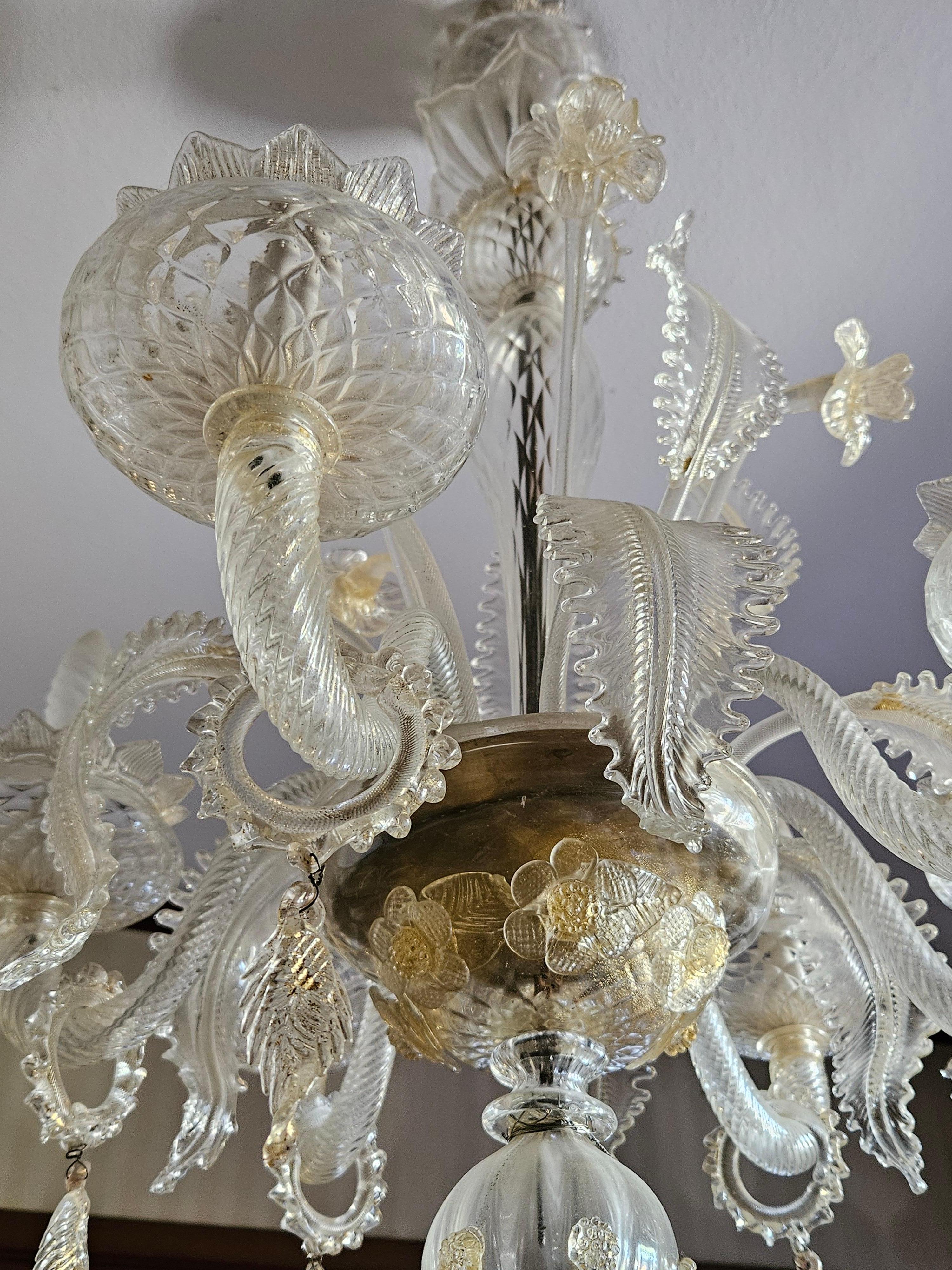 Venetian chandelier in transparent and shaded Murano glass 1970s For Sale 12
