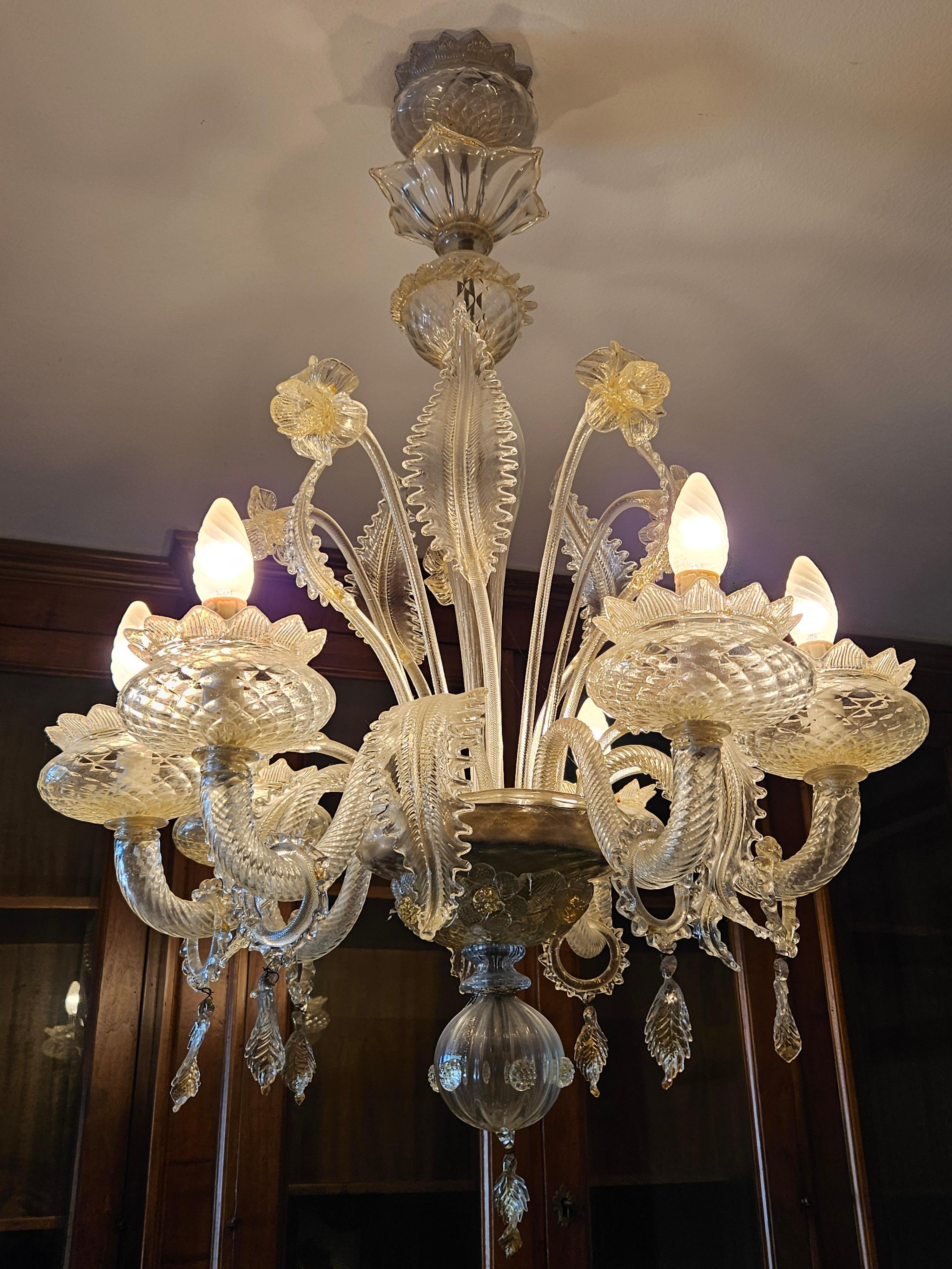 Venetian chandelier in transparent and shaded Murano glass 1970s For Sale 13