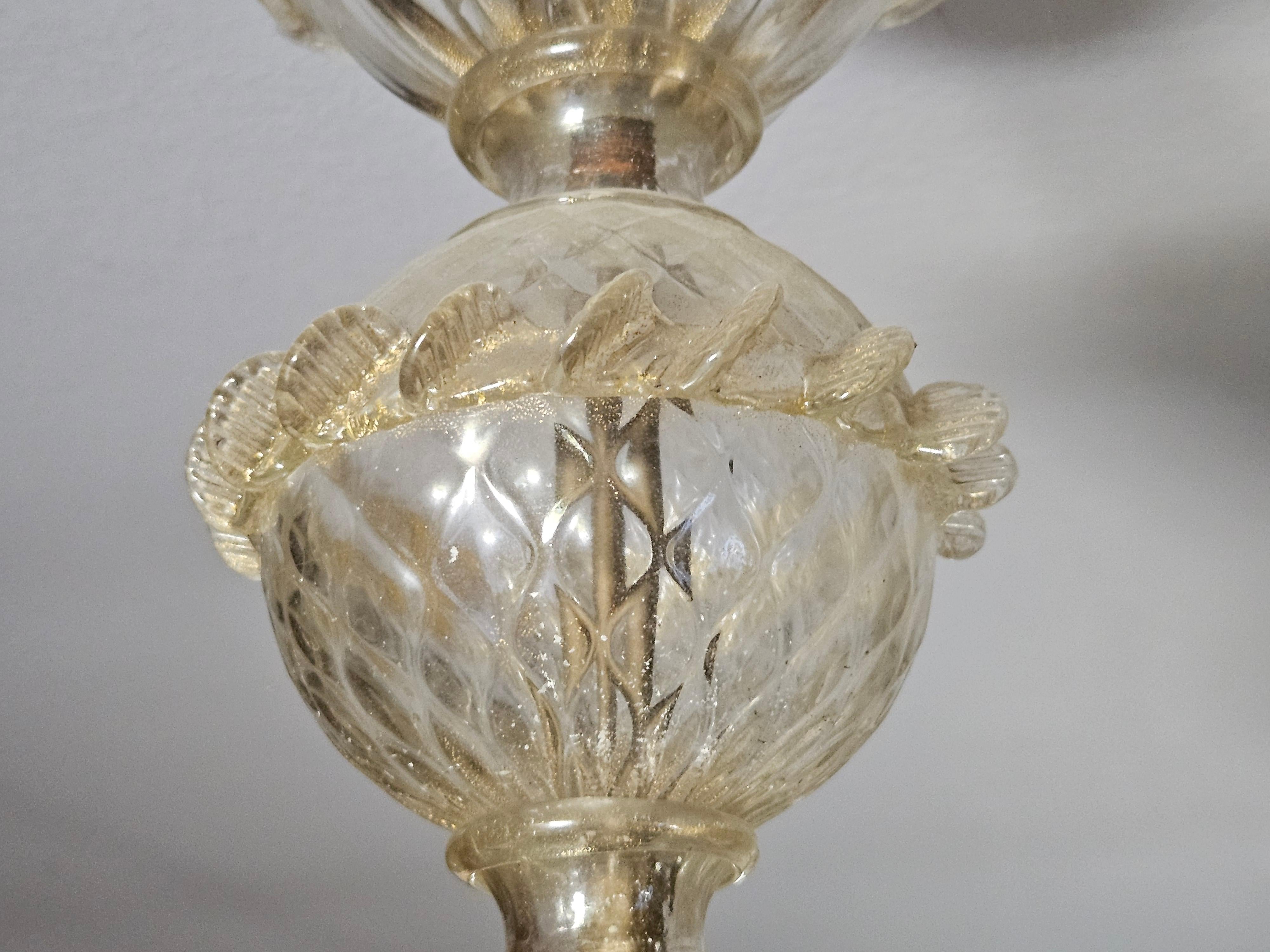 Venetian chandelier in transparent and shaded Murano glass 1970s In Good Condition For Sale In Premariacco, IT
