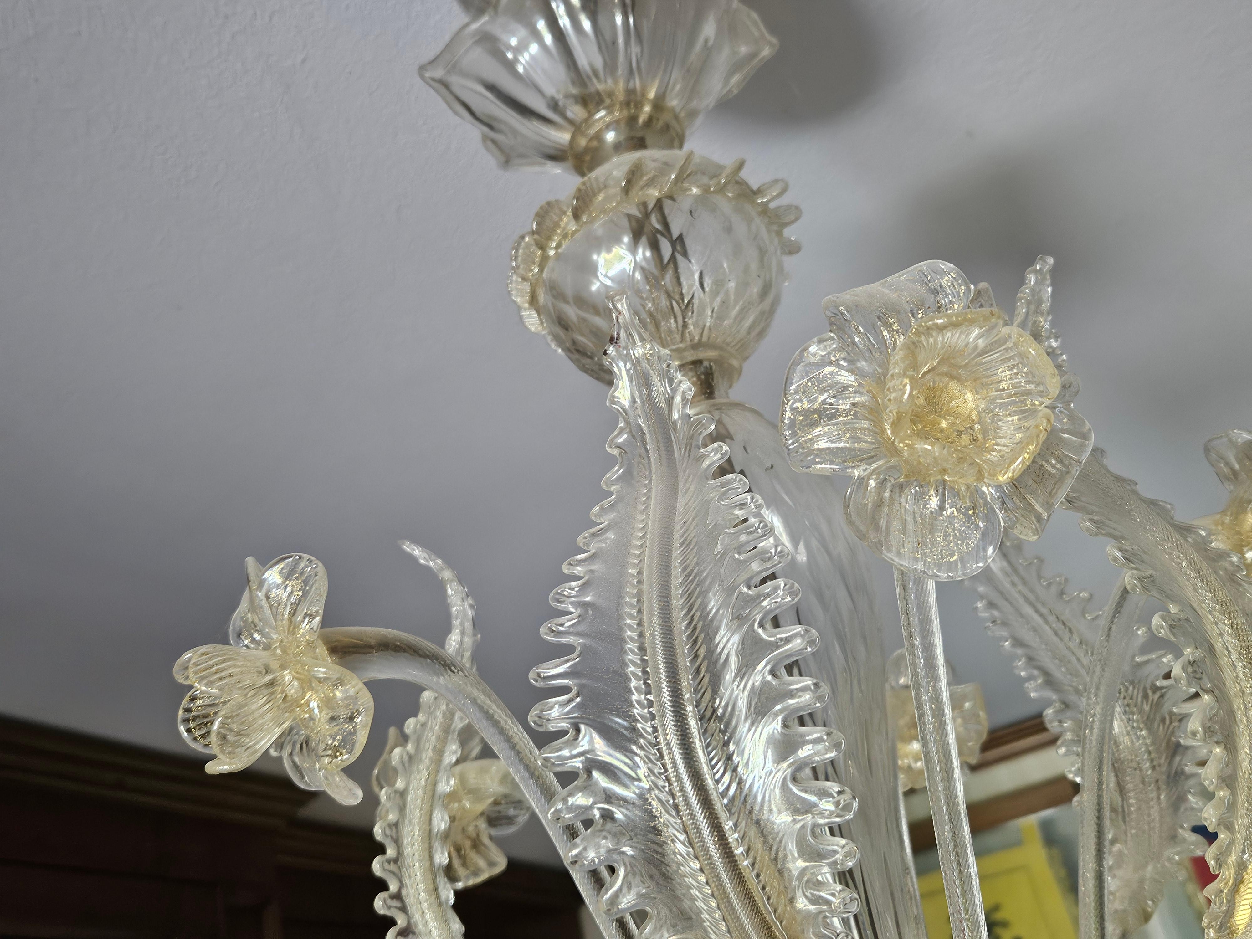 Venetian chandelier in transparent and shaded Murano glass 1970s For Sale 2