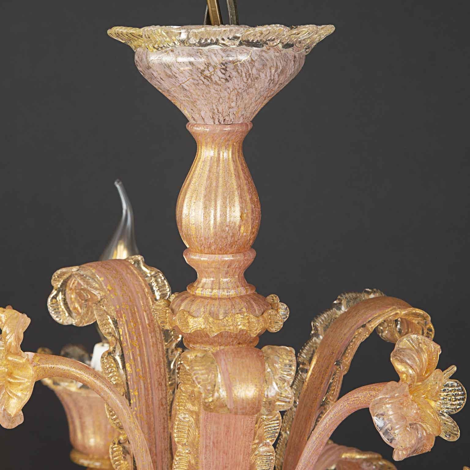 Lampadario Veneziano in Vetro Soffiato Rosa E Oro Tre Luci Murano 1950 im Zustand „Gut“ in Milano, MI