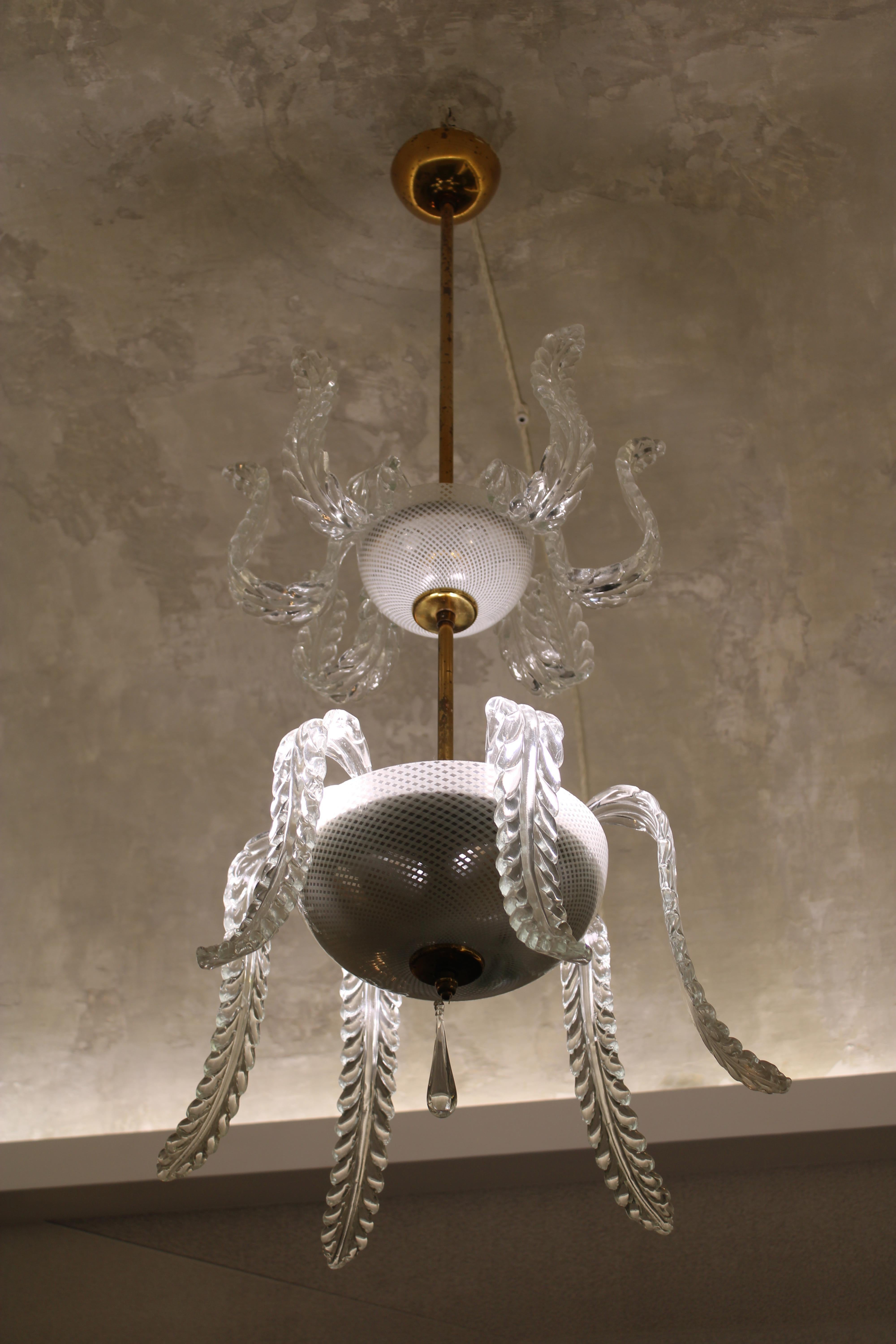 Italian Lampadario Venini a cascata  1950 In vetro di Muranno Reticello e Ottone in vendita