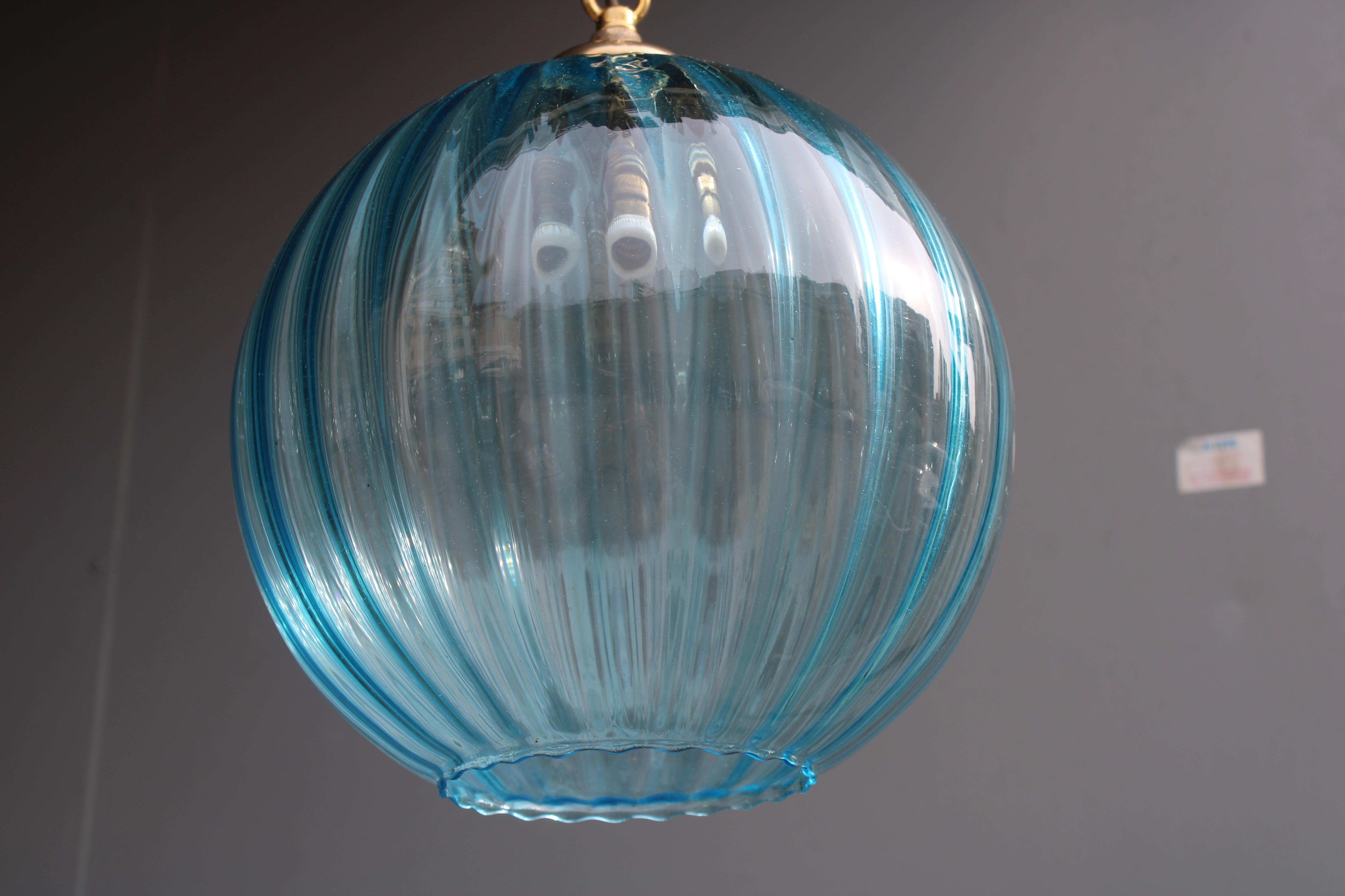 Lampadario Venini in Ottone e vetro di Murano Azzurro Años 50 Moderno de mediados de siglo en venta