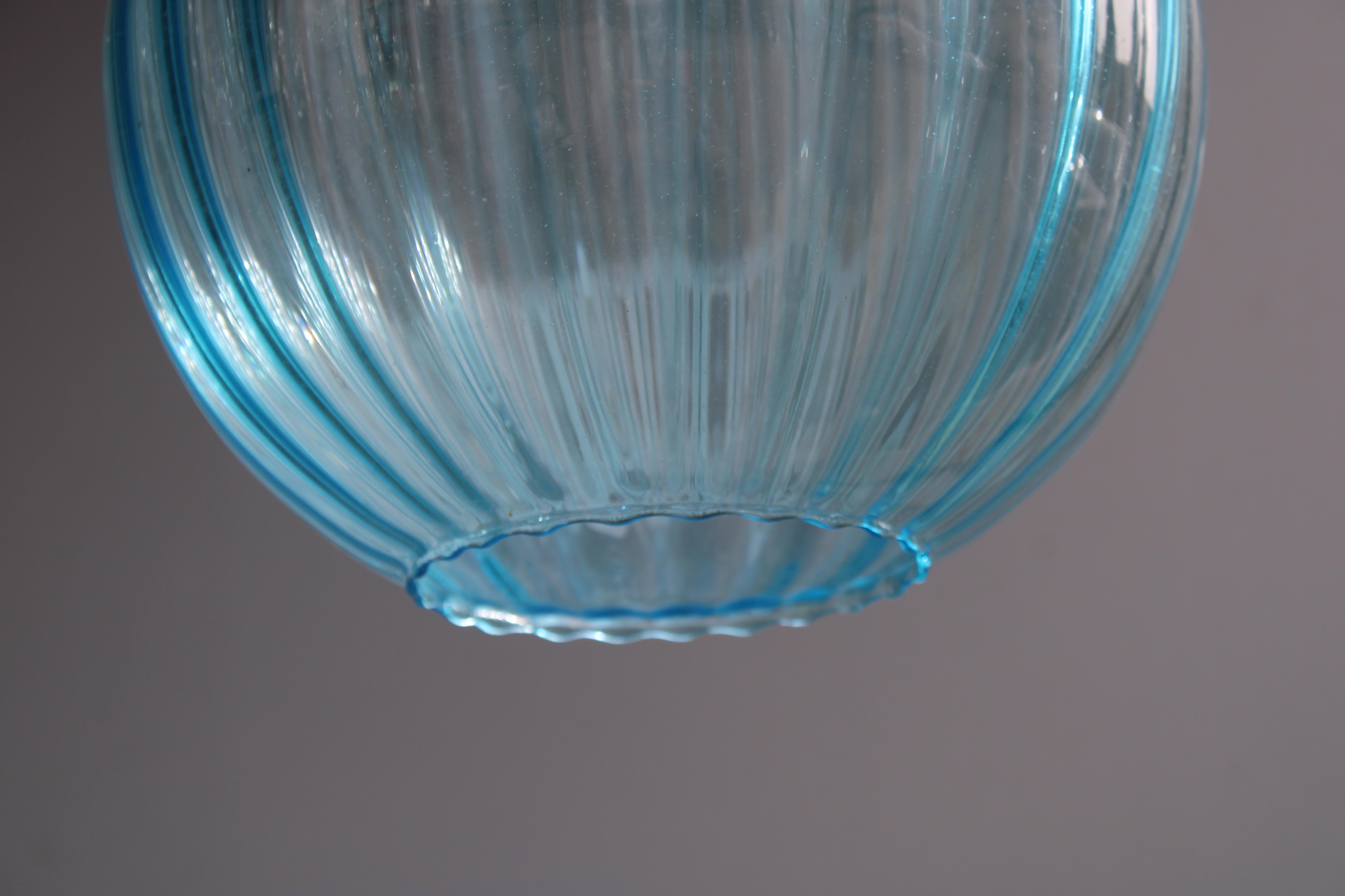 Lampadario Venini in Ottone e vetro di Murano Azzurro Años 50 Italiano en venta