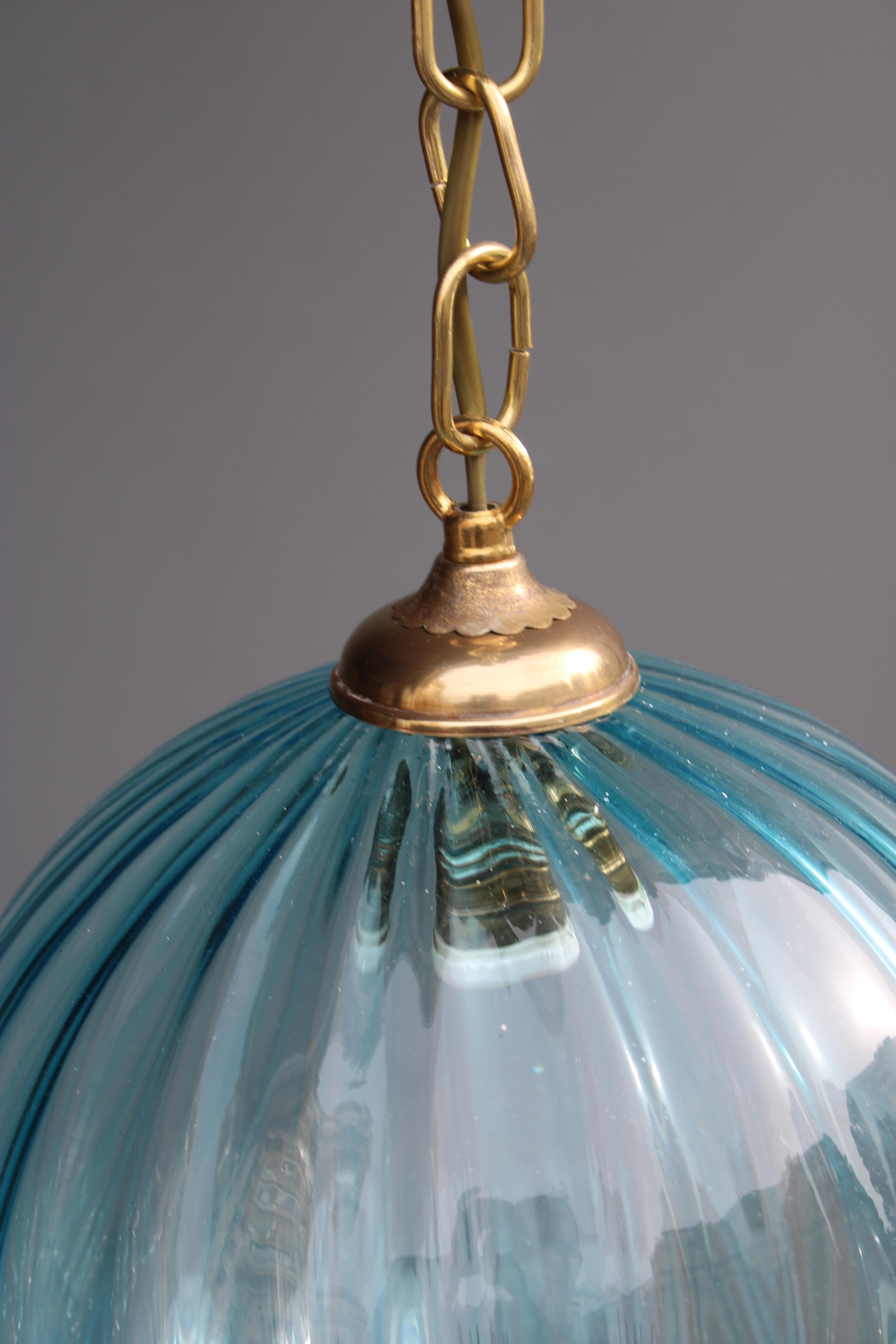 Lampadario Venini in Ottone e vetro di Murano Azzurro Años 50 Latón en venta