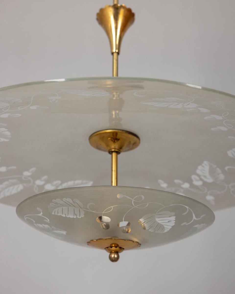 Mid-20th Century 1940s vintage chandelier in ornate crystal and brass Italian design For Sale