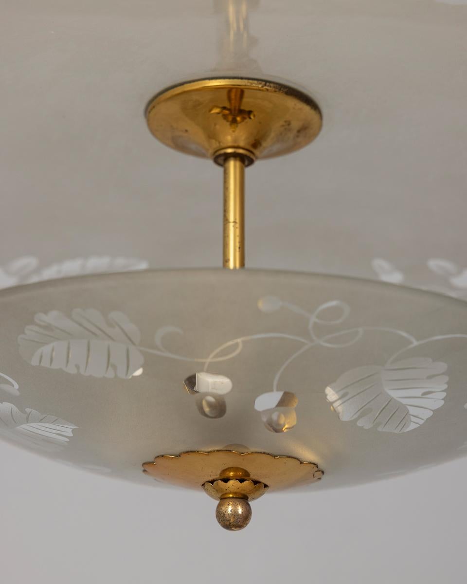 Brass 1940s vintage chandelier in ornate crystal and brass Italian design For Sale