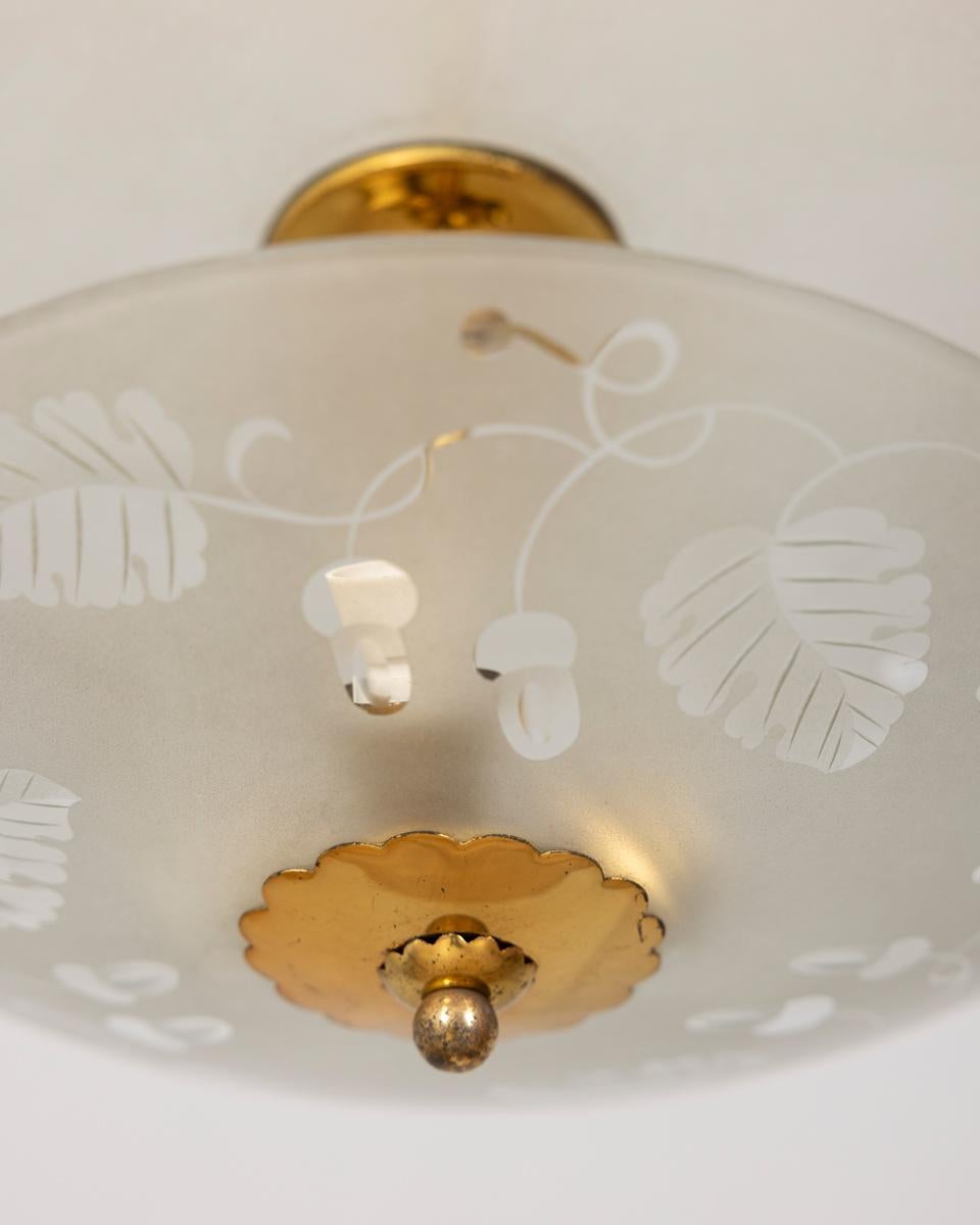 1940s vintage chandelier in ornate crystal and brass Italian design For Sale 3