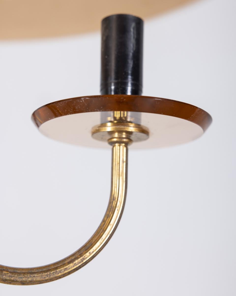 Lampadario vintage anni 50 in ottone e vetro rosa design Italiano in vendita 2