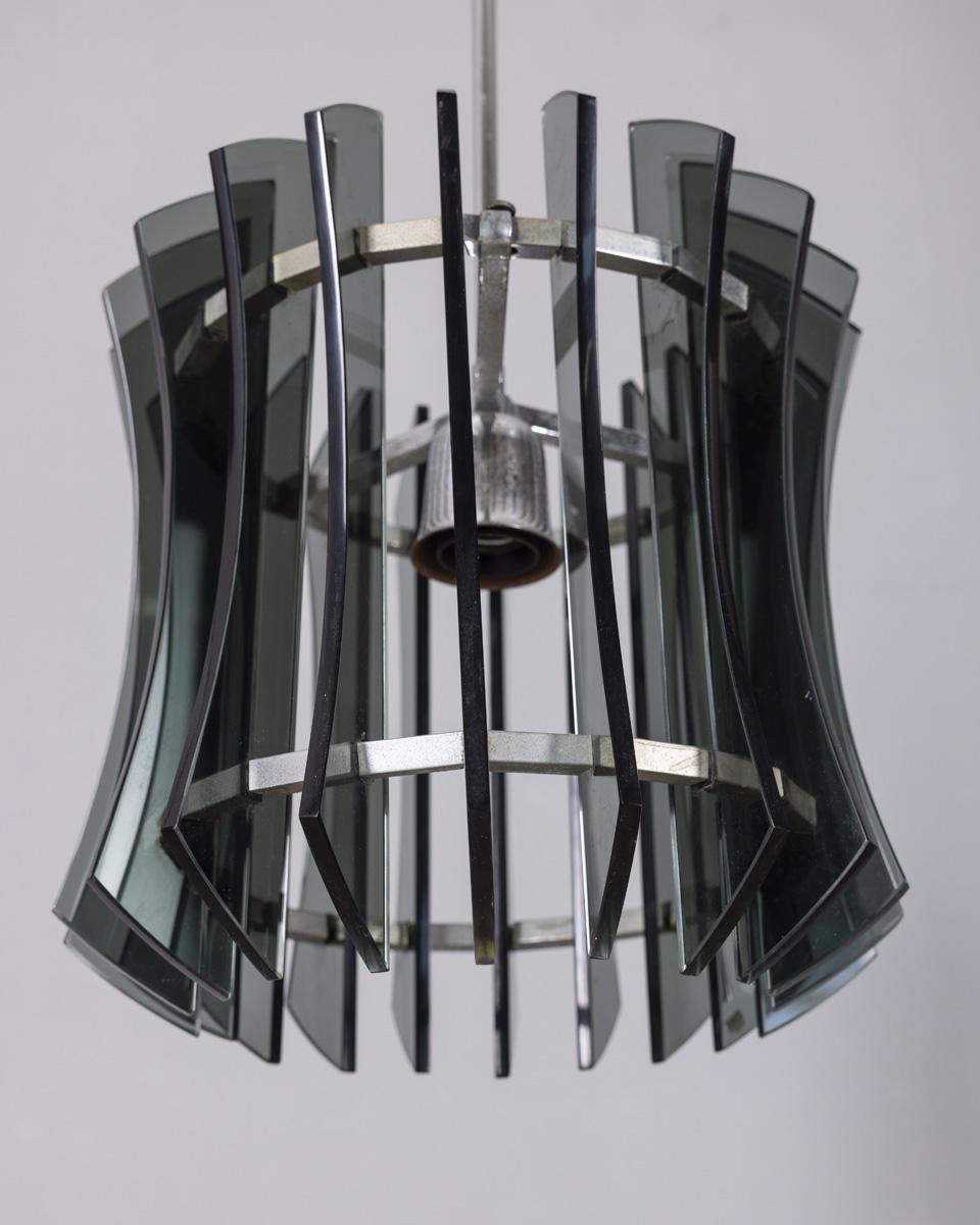 Mid-20th Century Lampadario vintage anni '60 in metallo e vetro fumé  design Veca in vendita