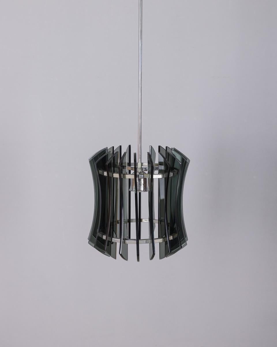 Metallo Lampadario vintage anni '60 in metallo e vetro fumé  design Veca in vendita
