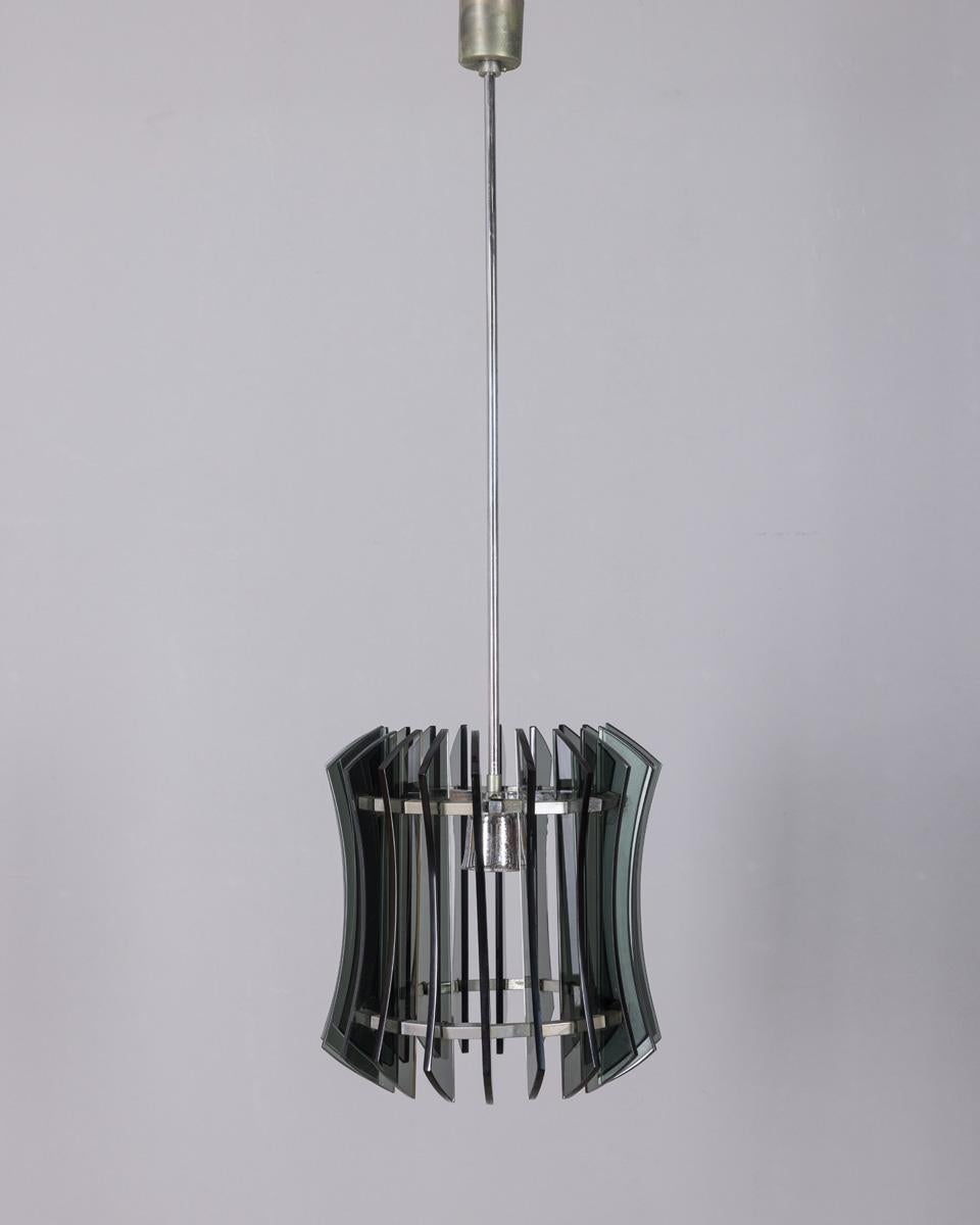 Lampadario vintage anni '60 in metallo e vetro fumé  design Veca in vendita 1