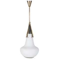 Lámpara vintage de latón y cristal opalino de los años 60 diseño Stilnovo