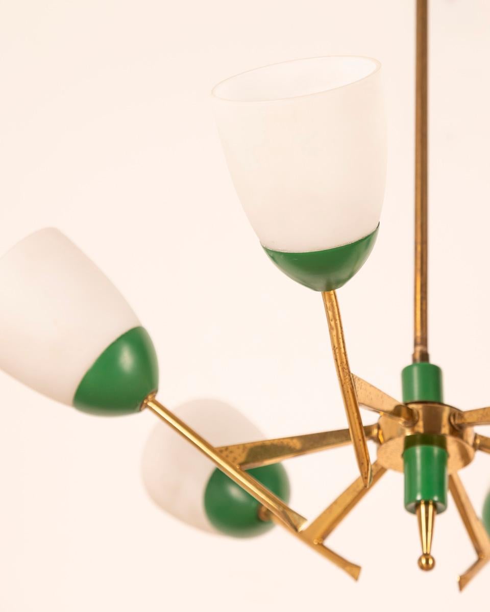 Lustre vintage des années 60 en laiton, verre et métal, design italien vert Bon état - En vente à None, IT
