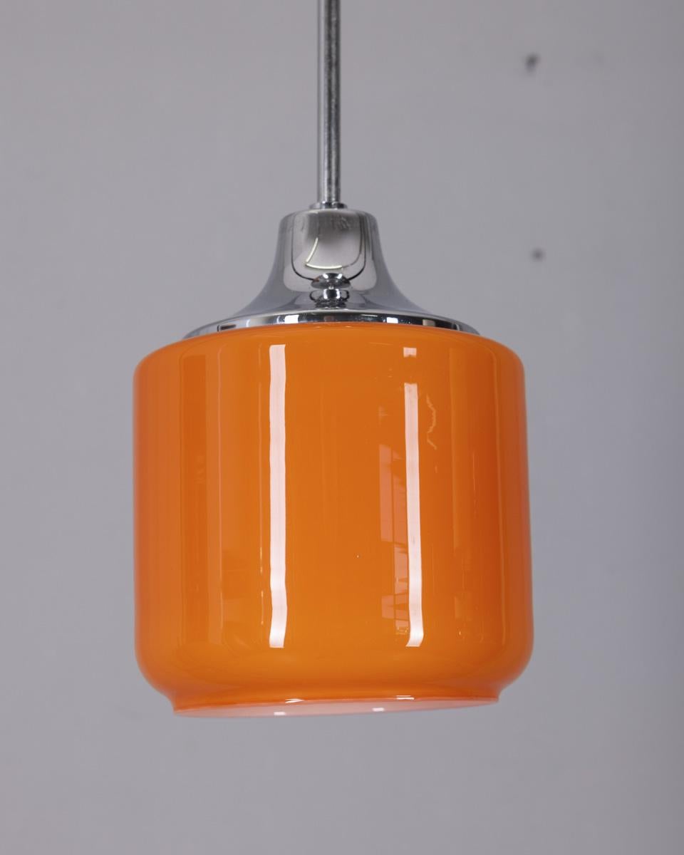 Late 20th Century Lampadario vintage anni '70 in metallo e vetro arancione, design italiano in vendita
