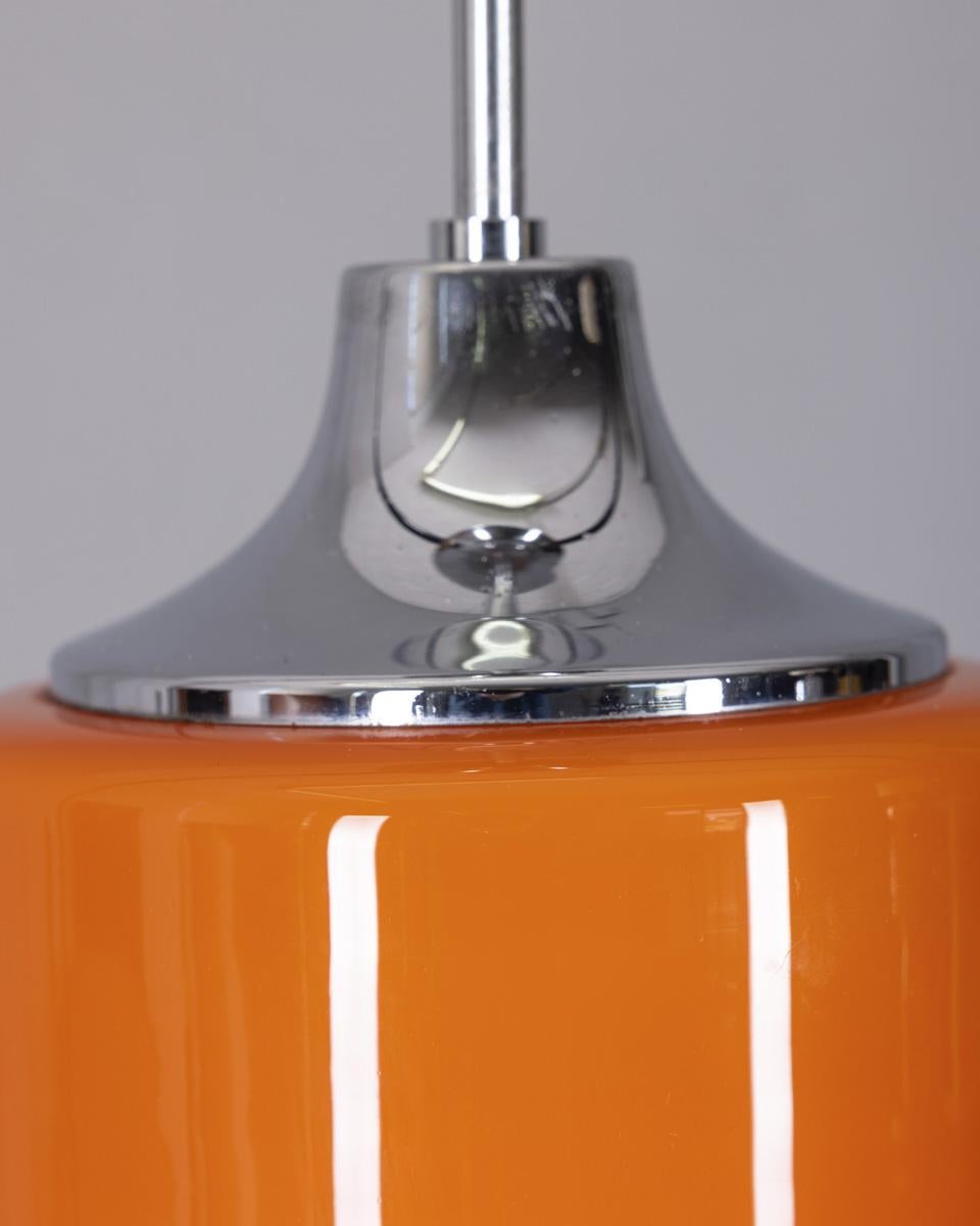 Metallo Lampadario vintage anni '70 in metallo e vetro arancione, design italiano in vendita