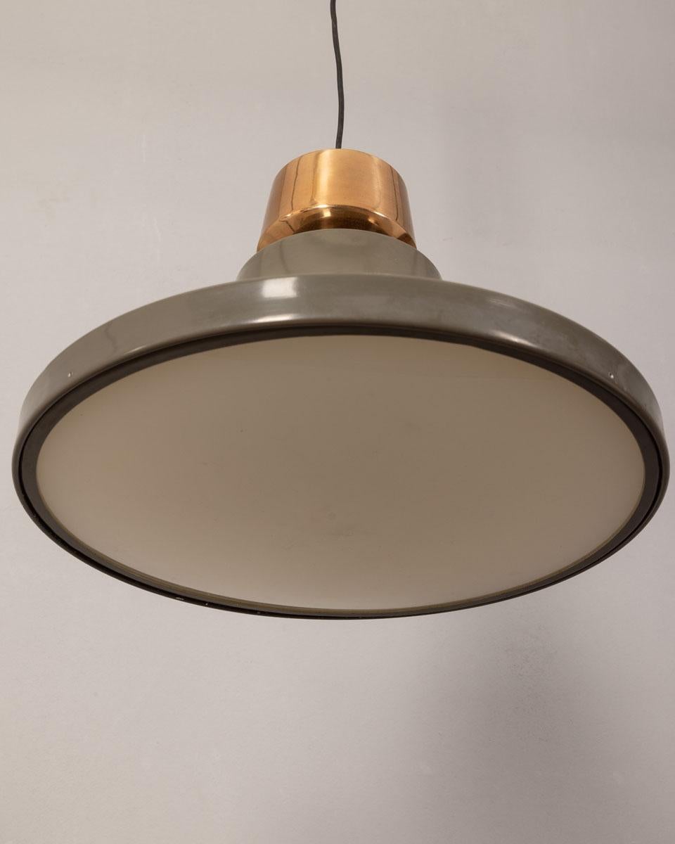 Moderno Lampadario vintage anni 70 in metallo smaltato design Italiano in vendita