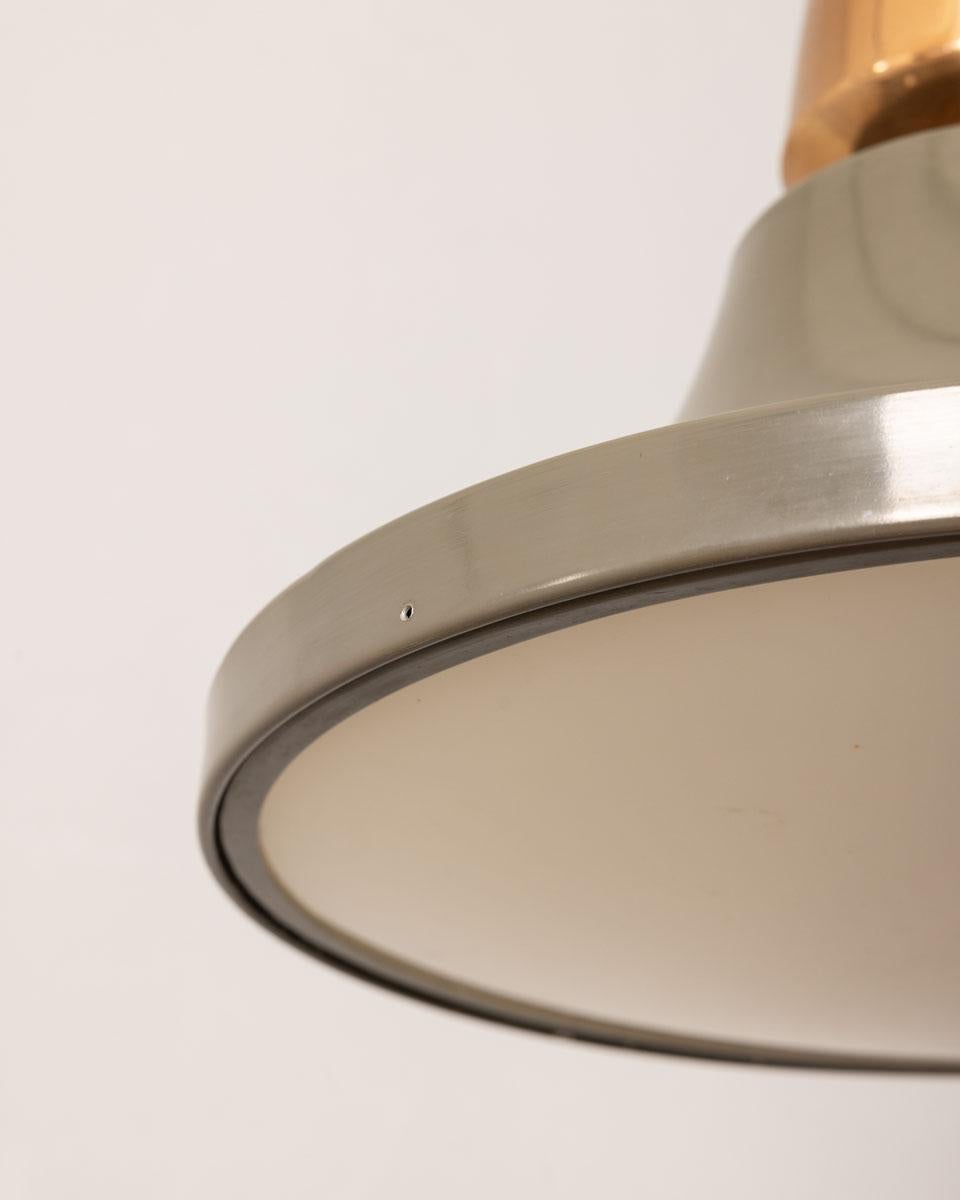 Lampadario vintage anni 70 in metallo smaltato design Italiano In condizioni buone in vendita a None, IT