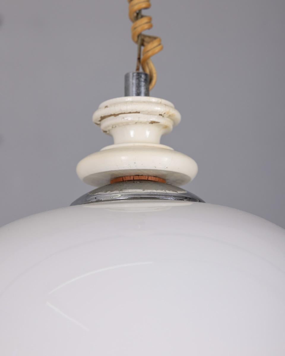 Late 20th Century Lampadario vintage anni 70 in vetro bianco e giallo design Italiano in vendita