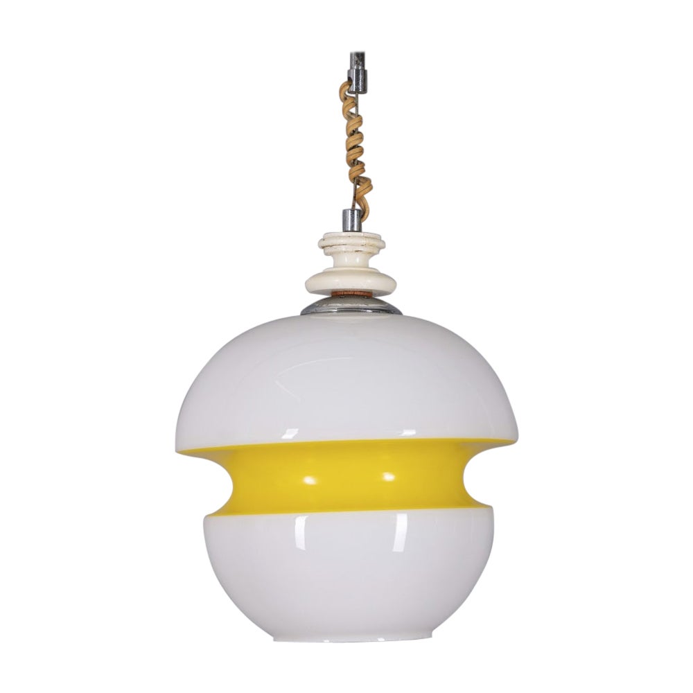 Lampadario vintage anni 70 in vetro bianco e giallo design Italiano